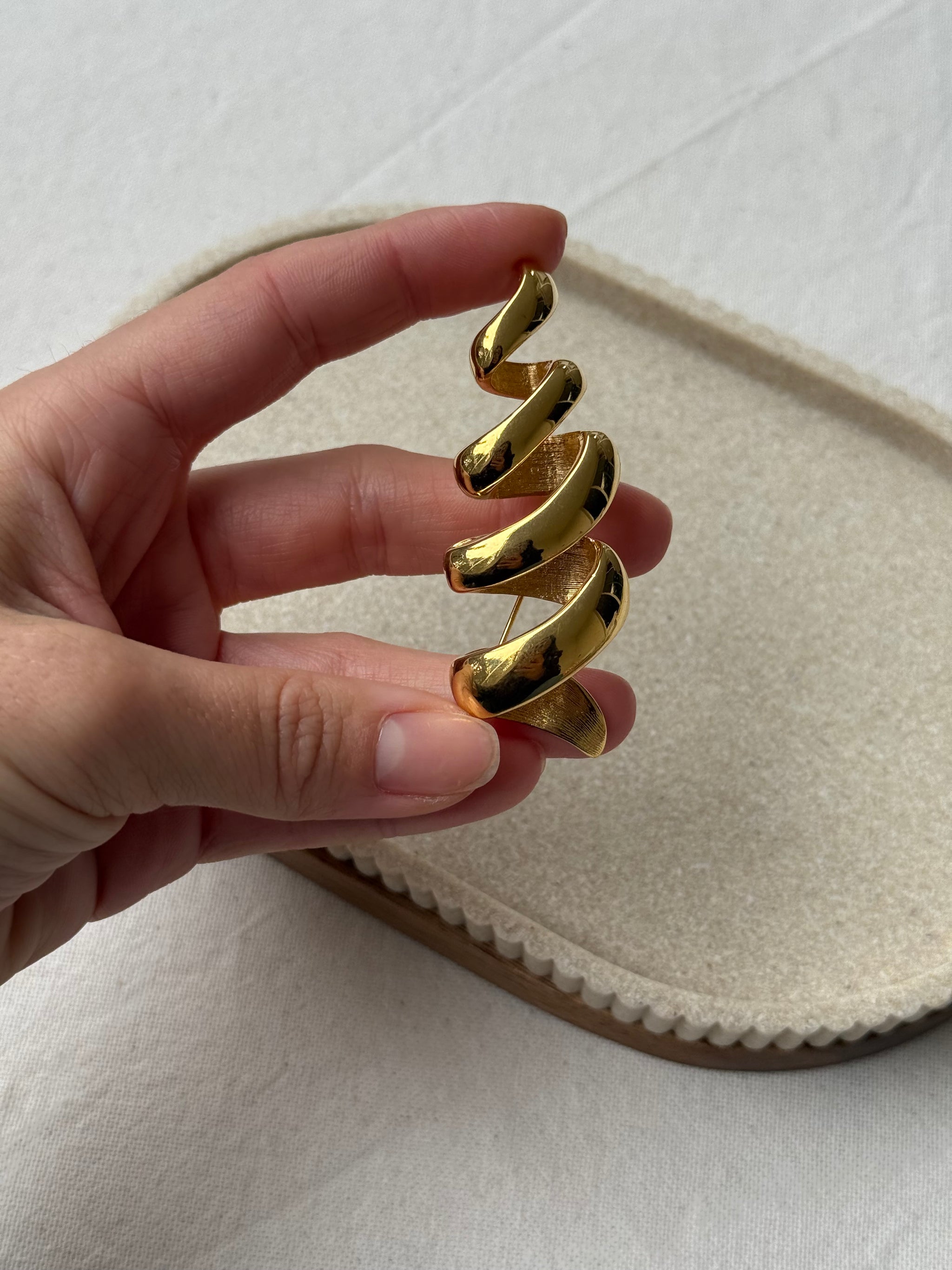 Broche Monet vintage - Spirale dorée