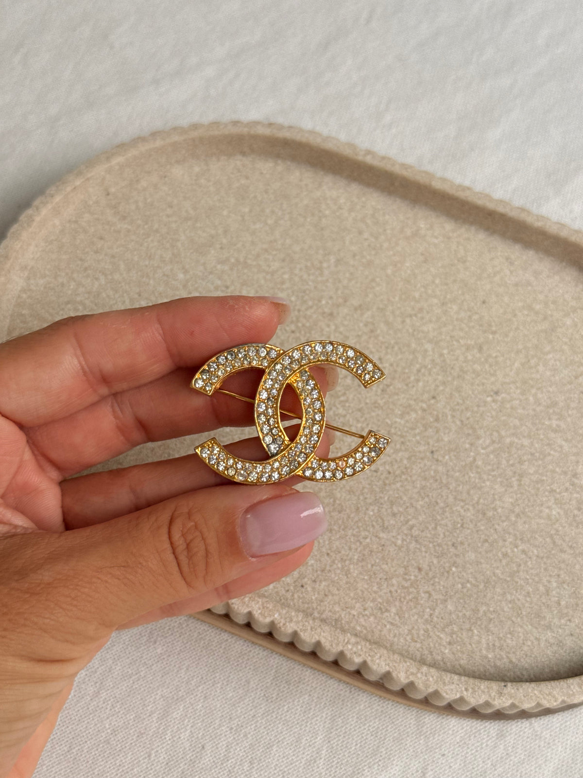 Broche Chanel vintage - CC ornée de strass