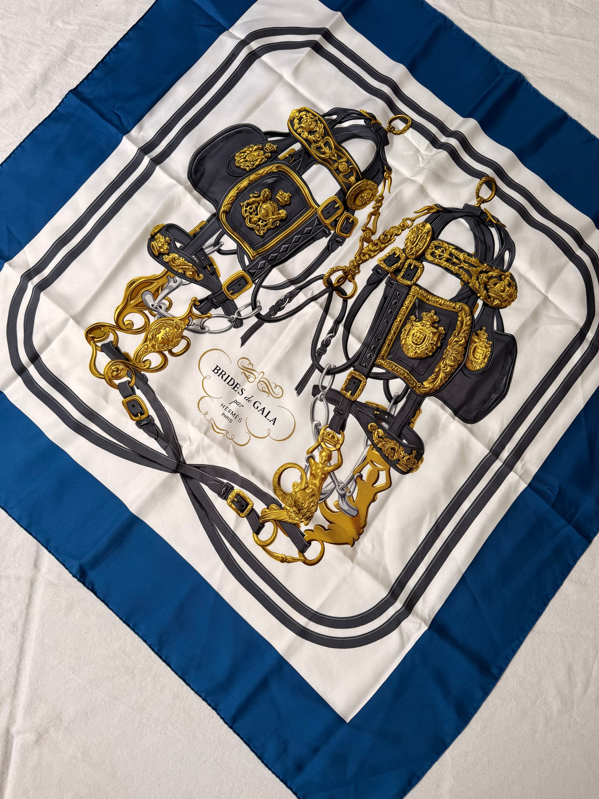 Foulard Hermès – Modèle Brides de Gala