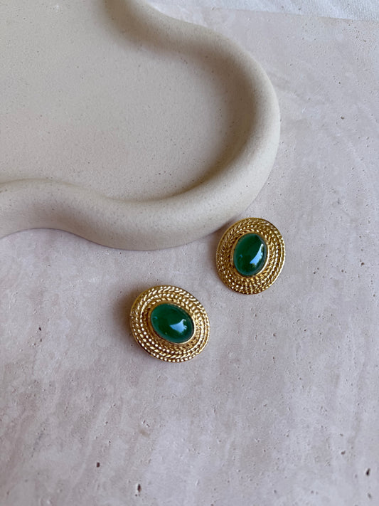 Boucles d’oreilles vintage - Monture dorée et cabochon vert en pâte de verre