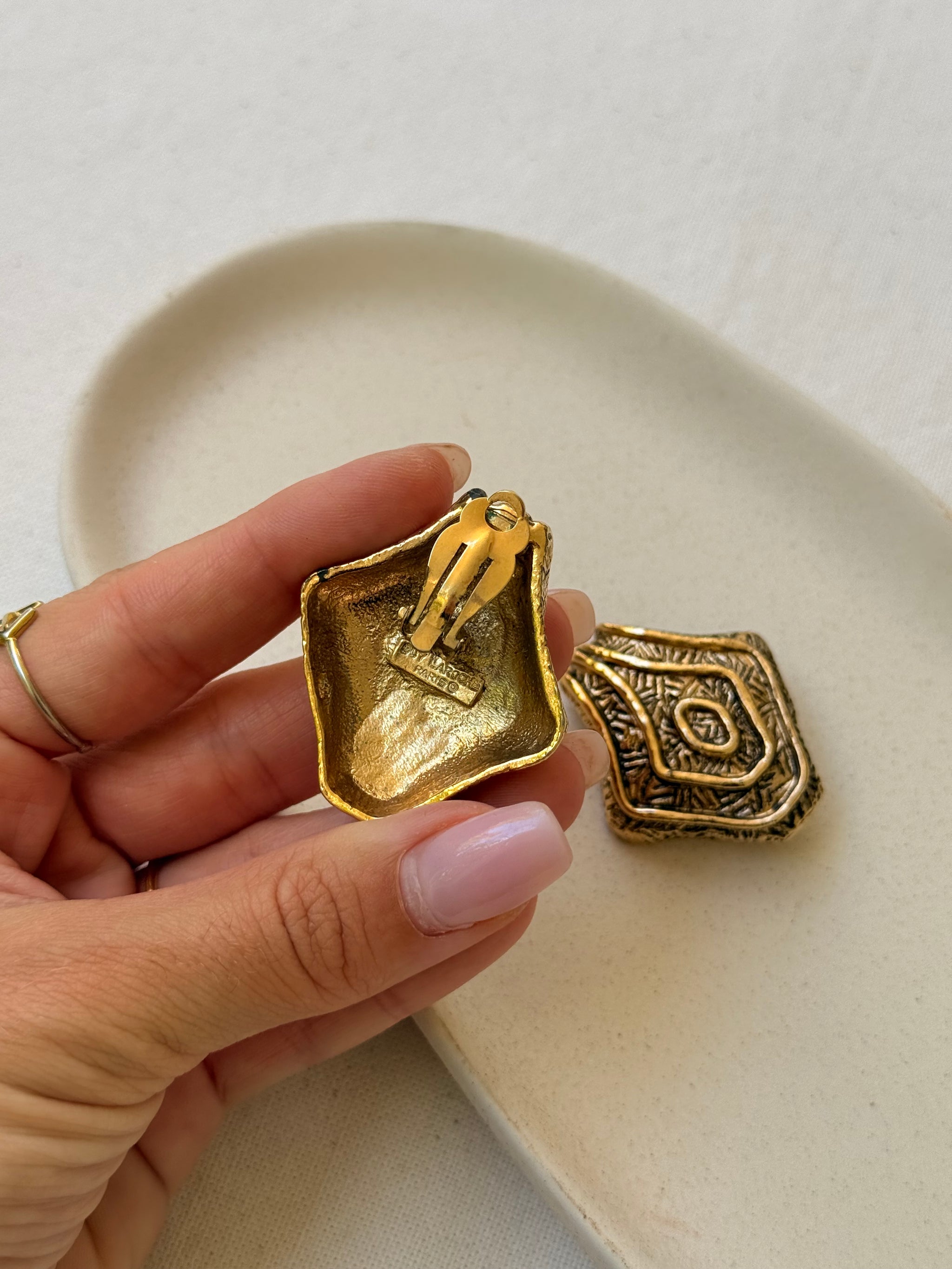 Boucles d’oreilles Guy Laroche vintage - Sculptées dorées