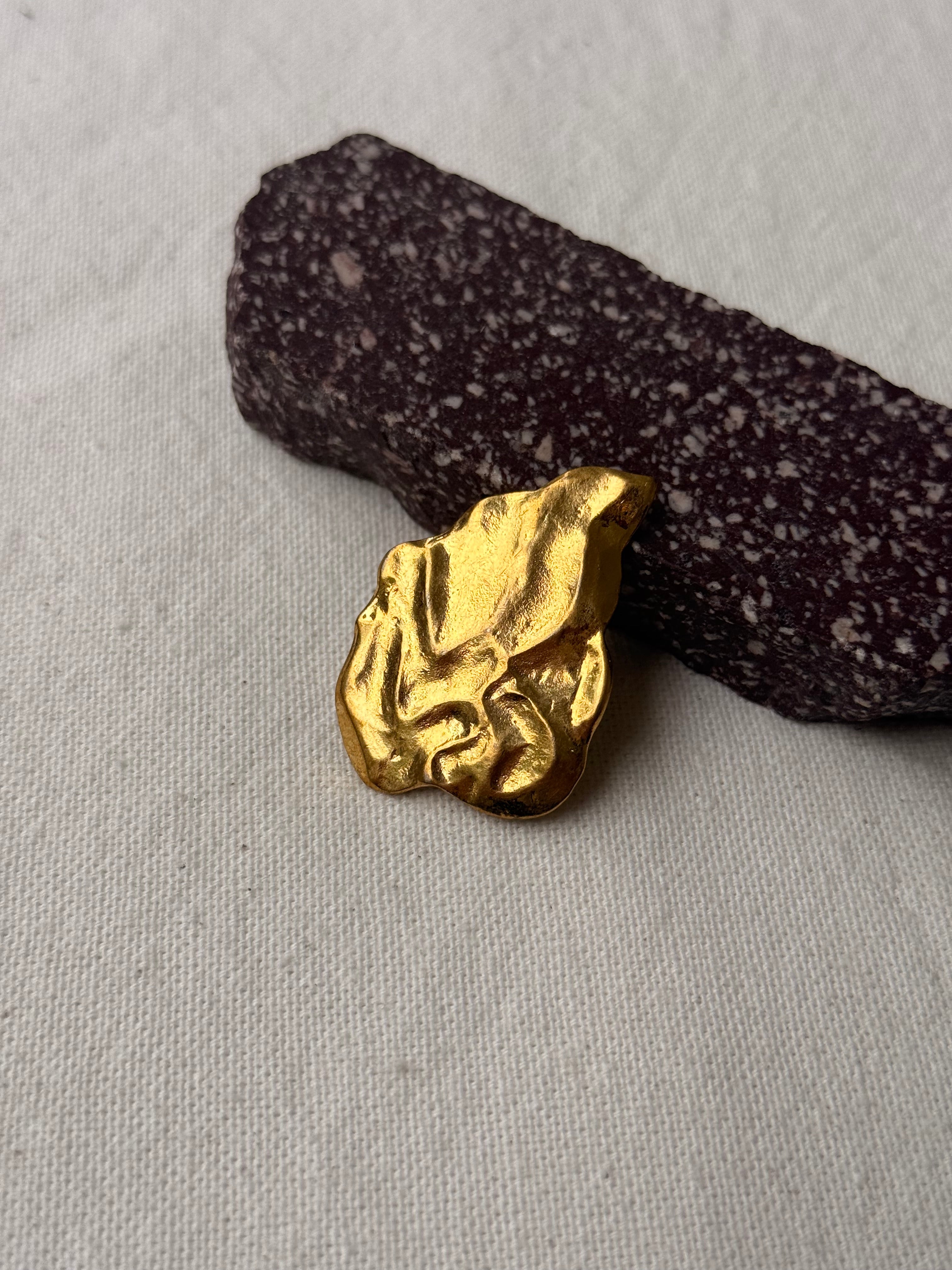 Pins Yves Saint Laurent vintage - Flamme dorée