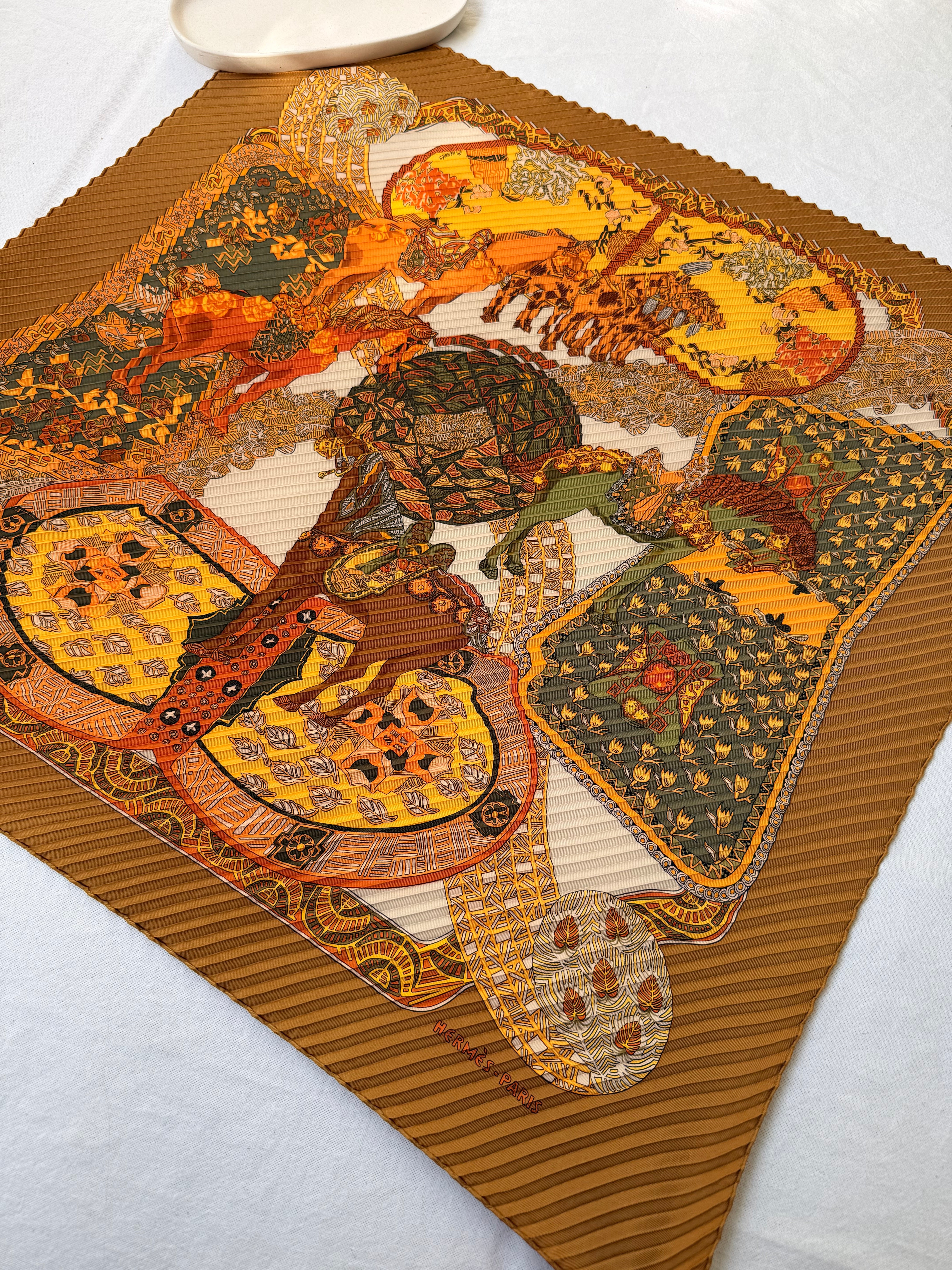 Foulard Hermès plissé – Modèle L’Art des Steppes