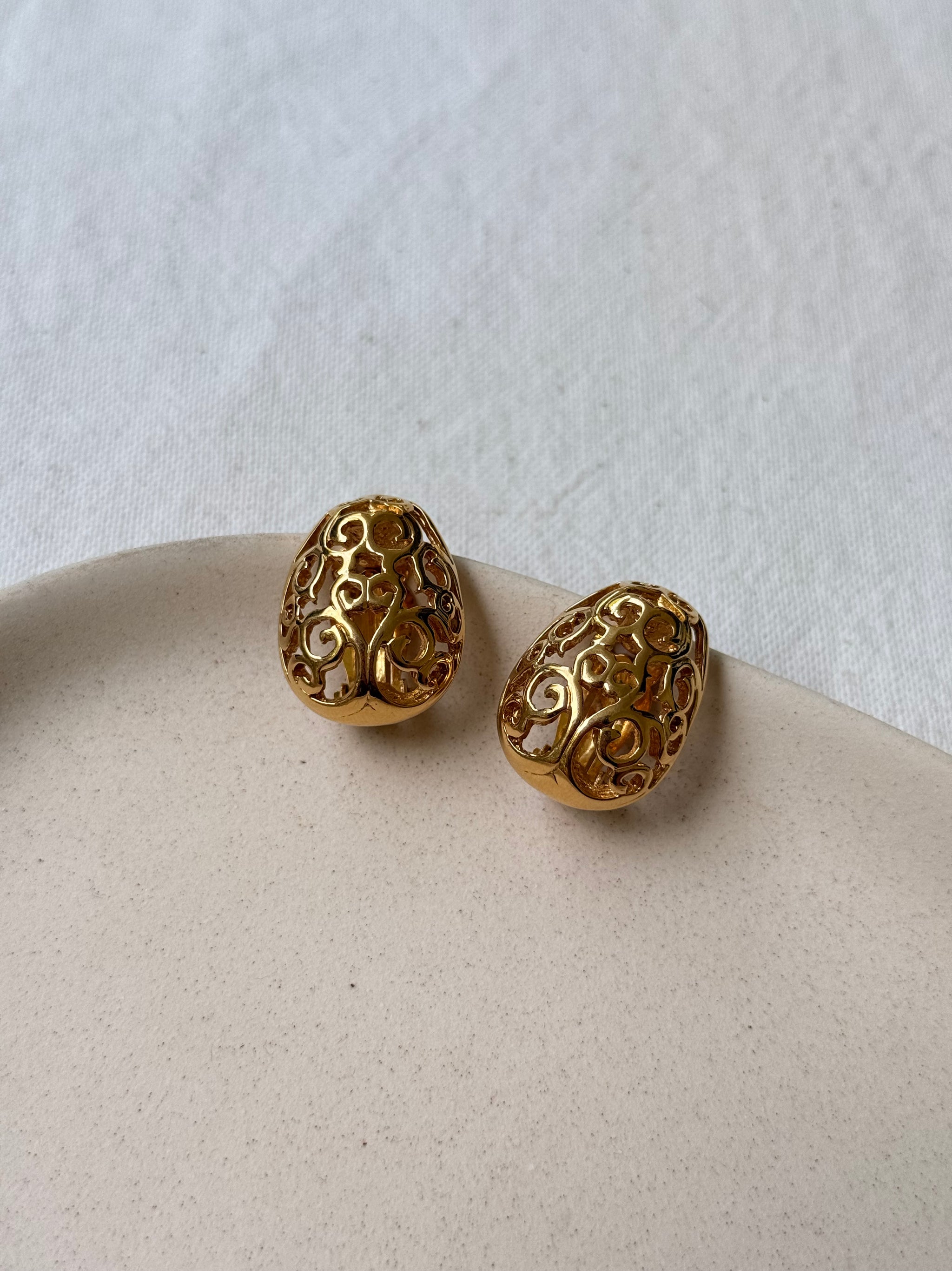 Boucles d’oreilles YSL vintage - Décor baroque ajouré