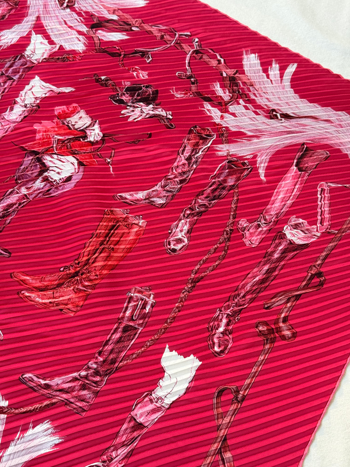 Foulard Hermès plissé – Modèle À Propos de Bottes