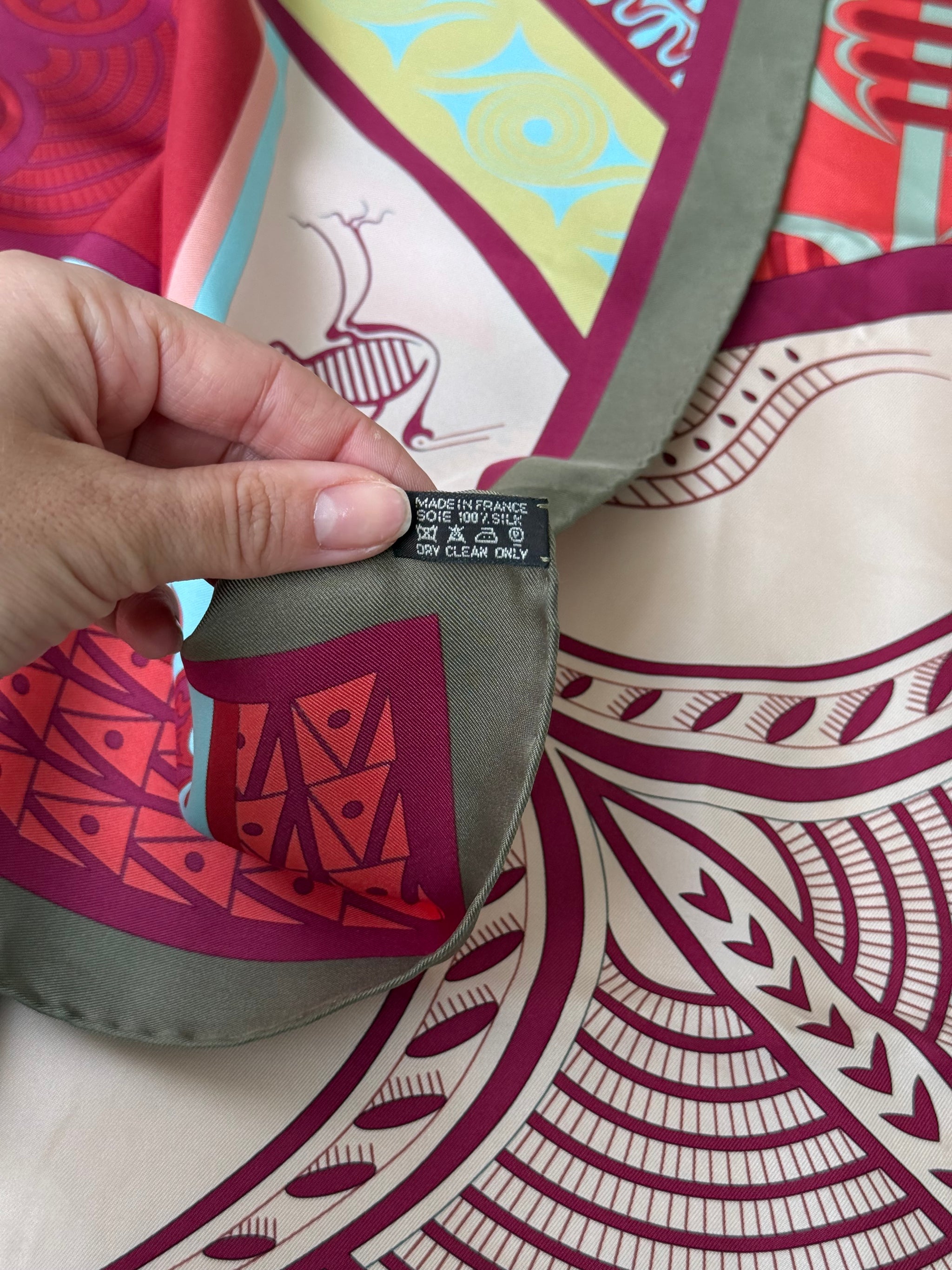 Foulard Hermès – Modèle Géométrie Crétoise