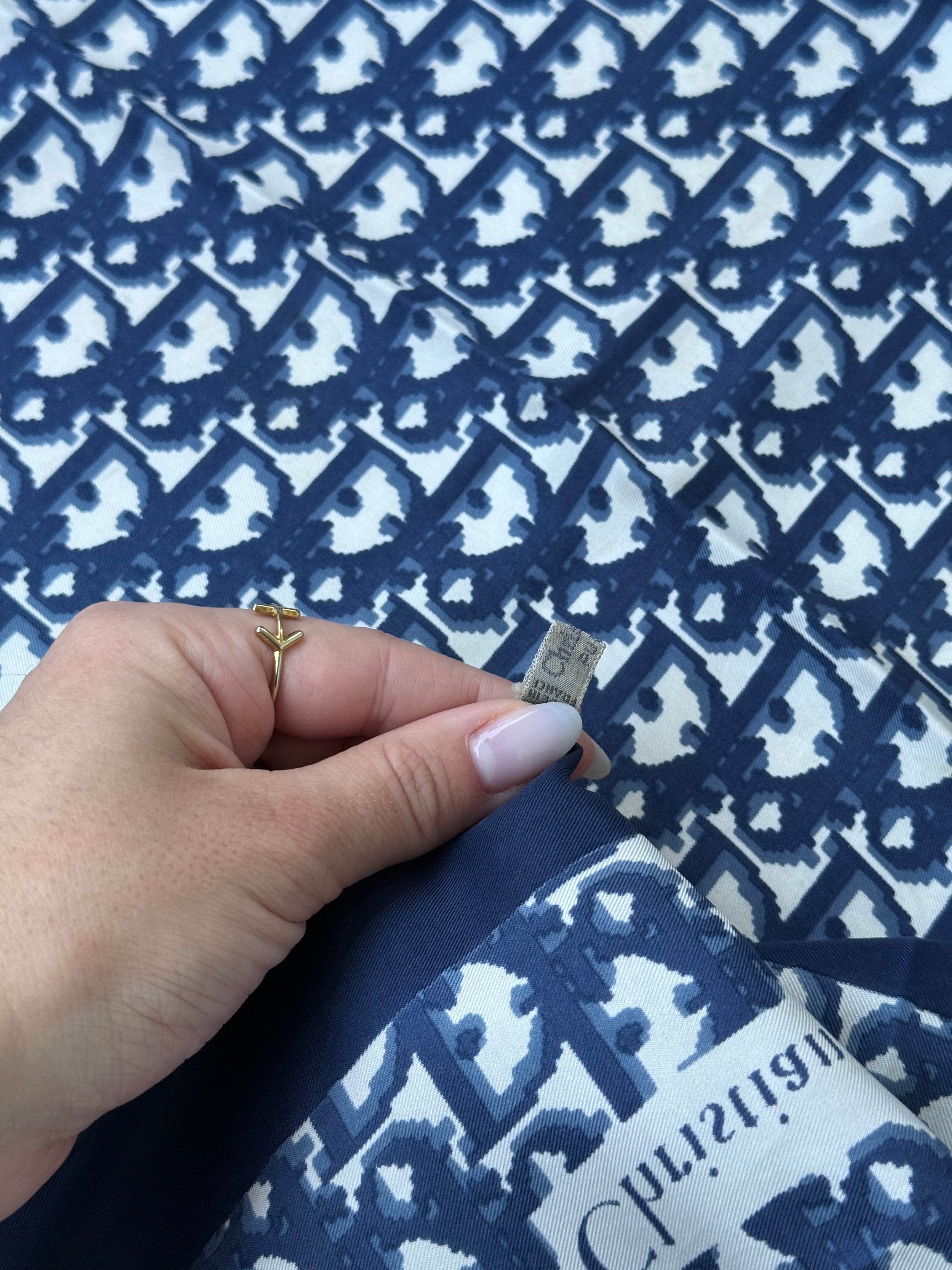 Foulard Christian Dior – Modèle monogramme bleu