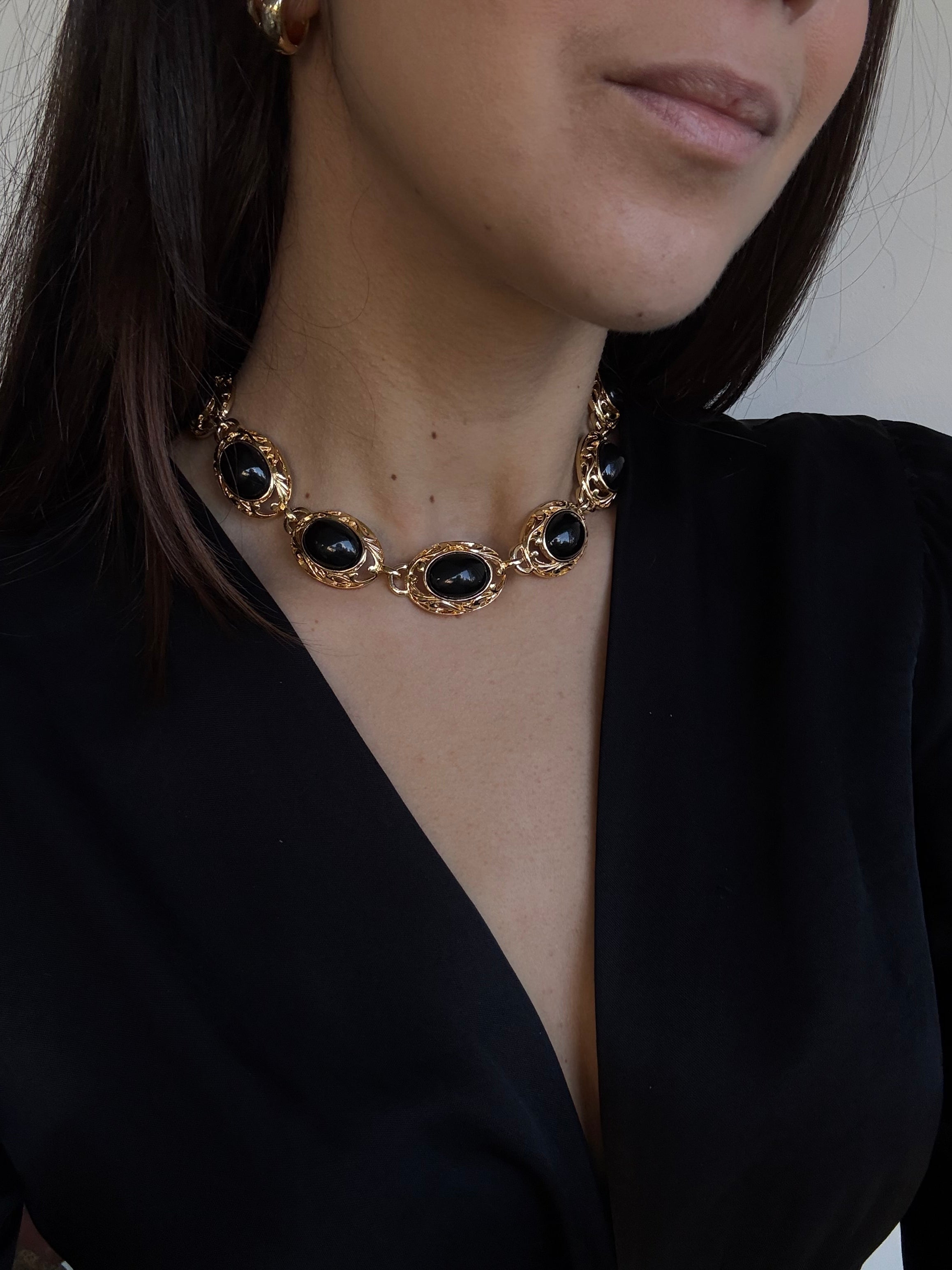 Collier vintage - Doré et cabochons noirs