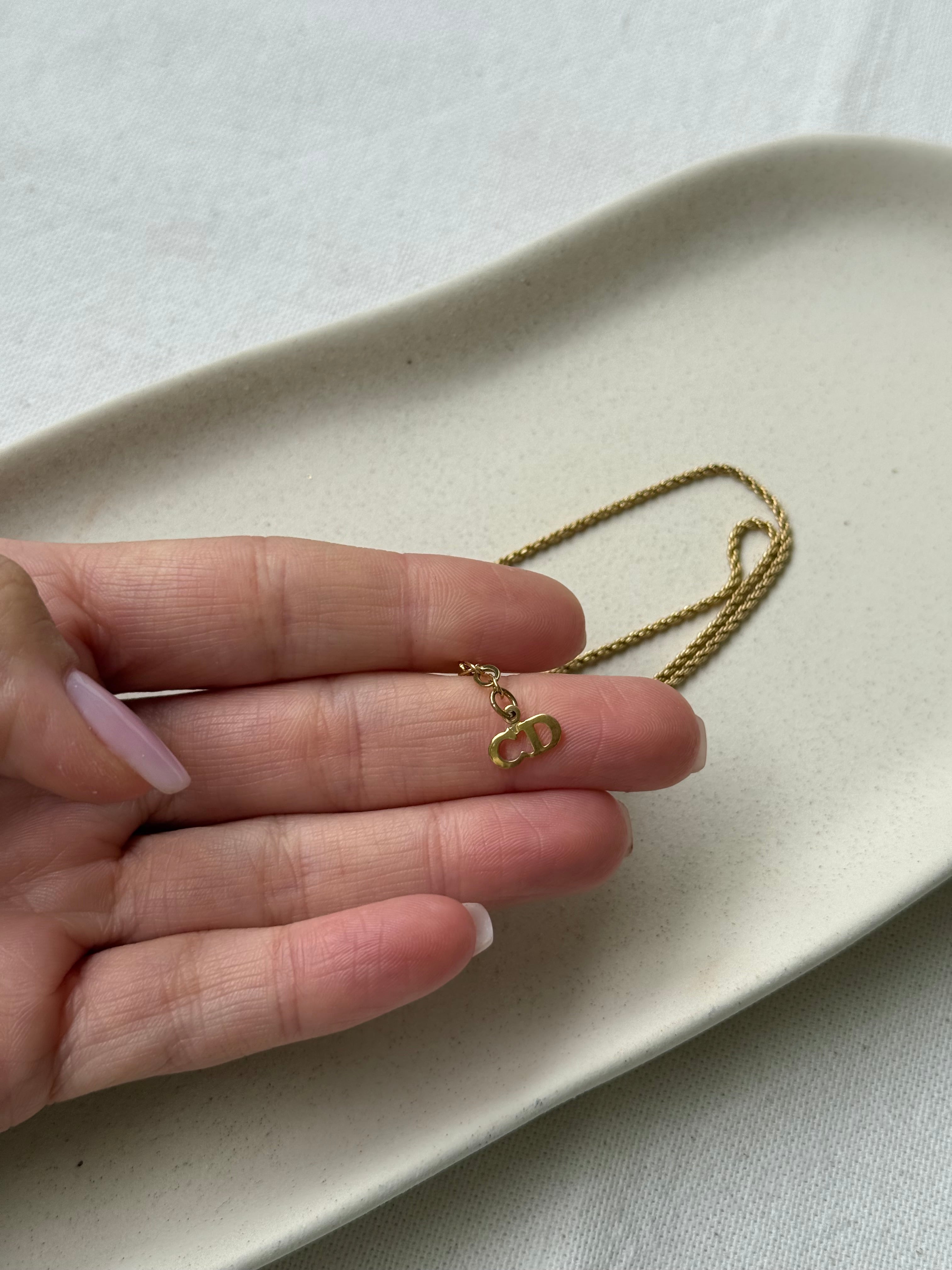 Collier Christian Dior vintage - Médaillon ovale inscription CD