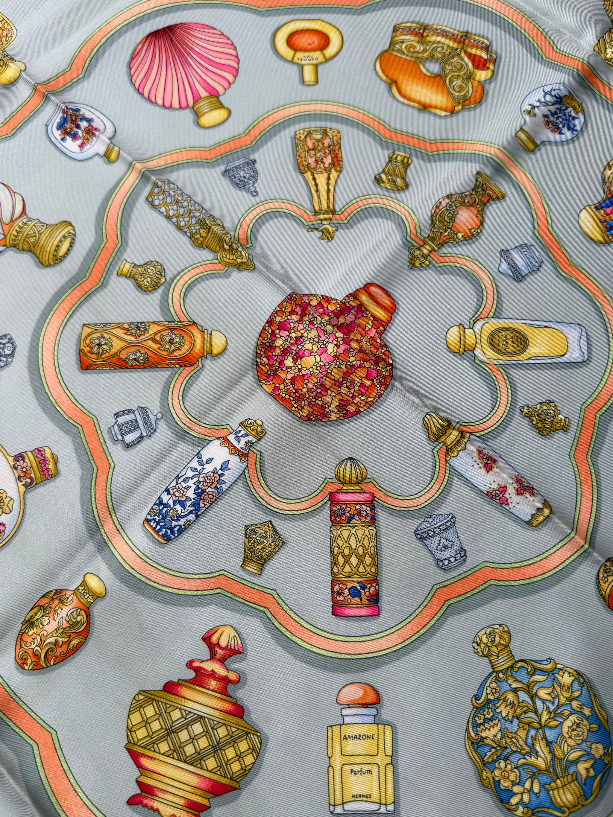 Foulard Hermès – Modèle Qu’importe Le Flacon