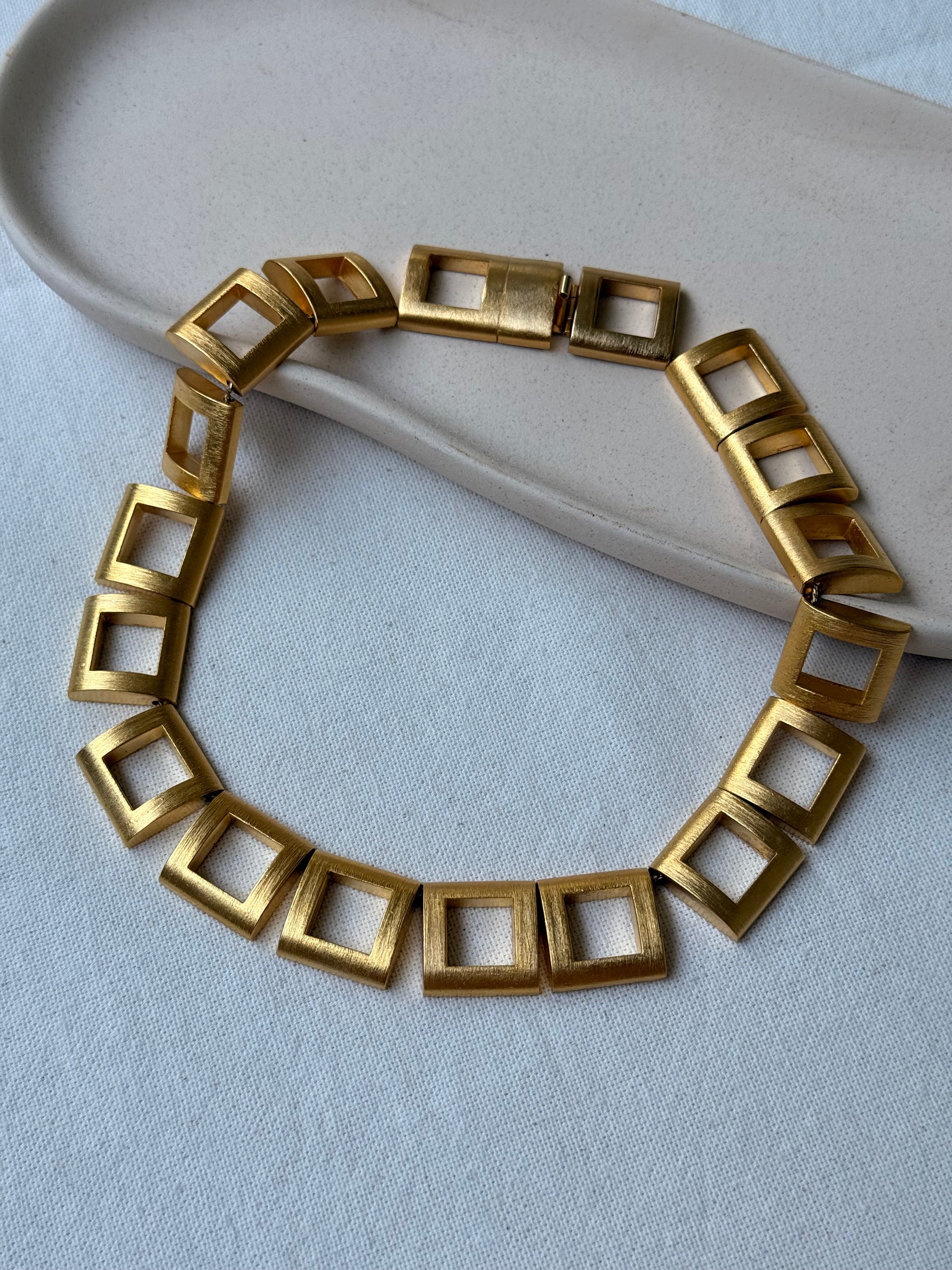 Collier Helena Rubinstein vintage - Maillons carrés ajourés