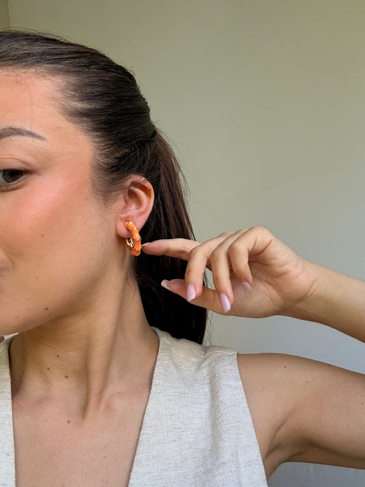 Boucles d’oreilles Kenneth Jay Lane vintage - Créoles émaillées corail