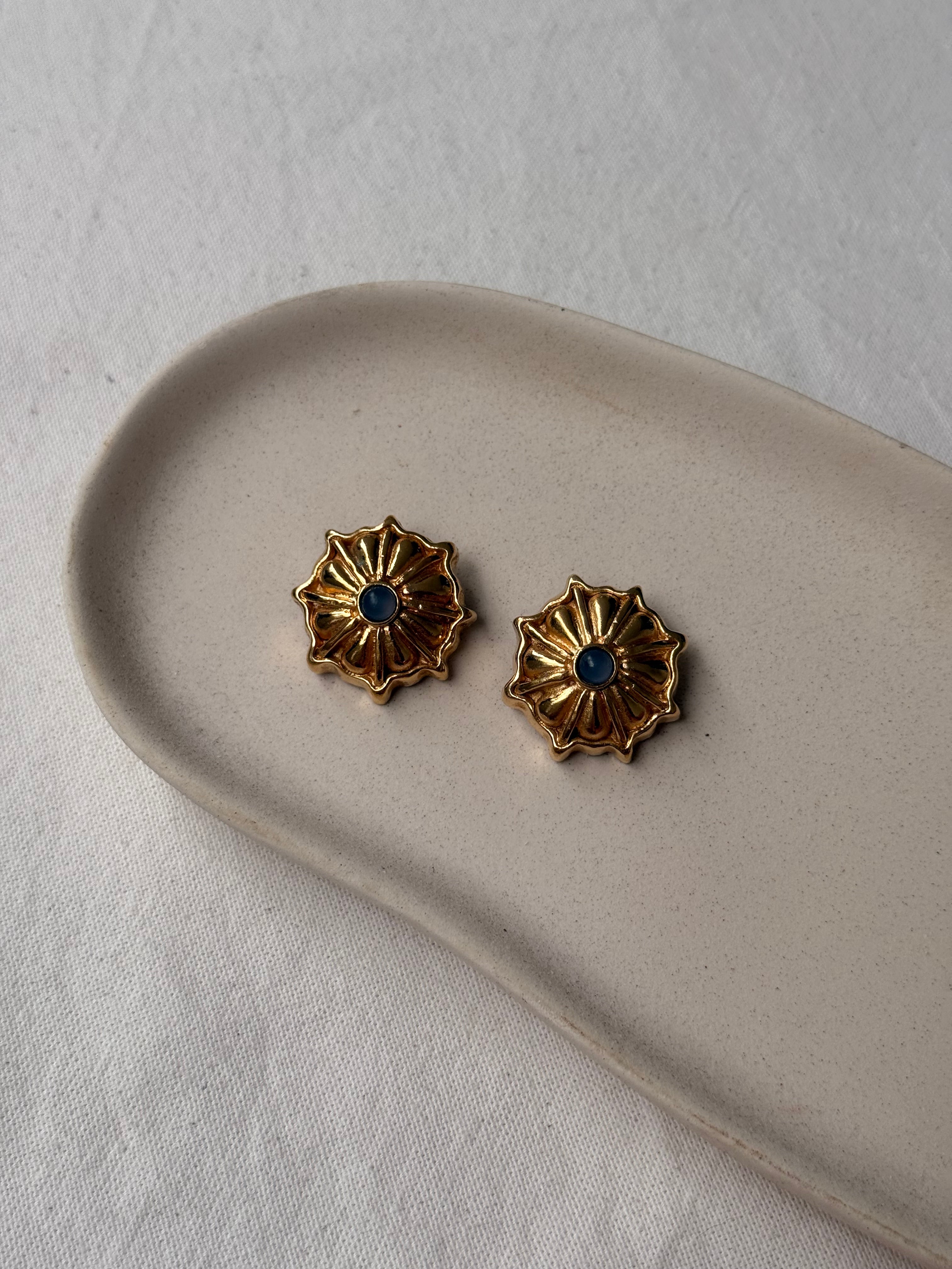 Boucles d’oreilles Anica vintage - Fleurs et cabochon bleu