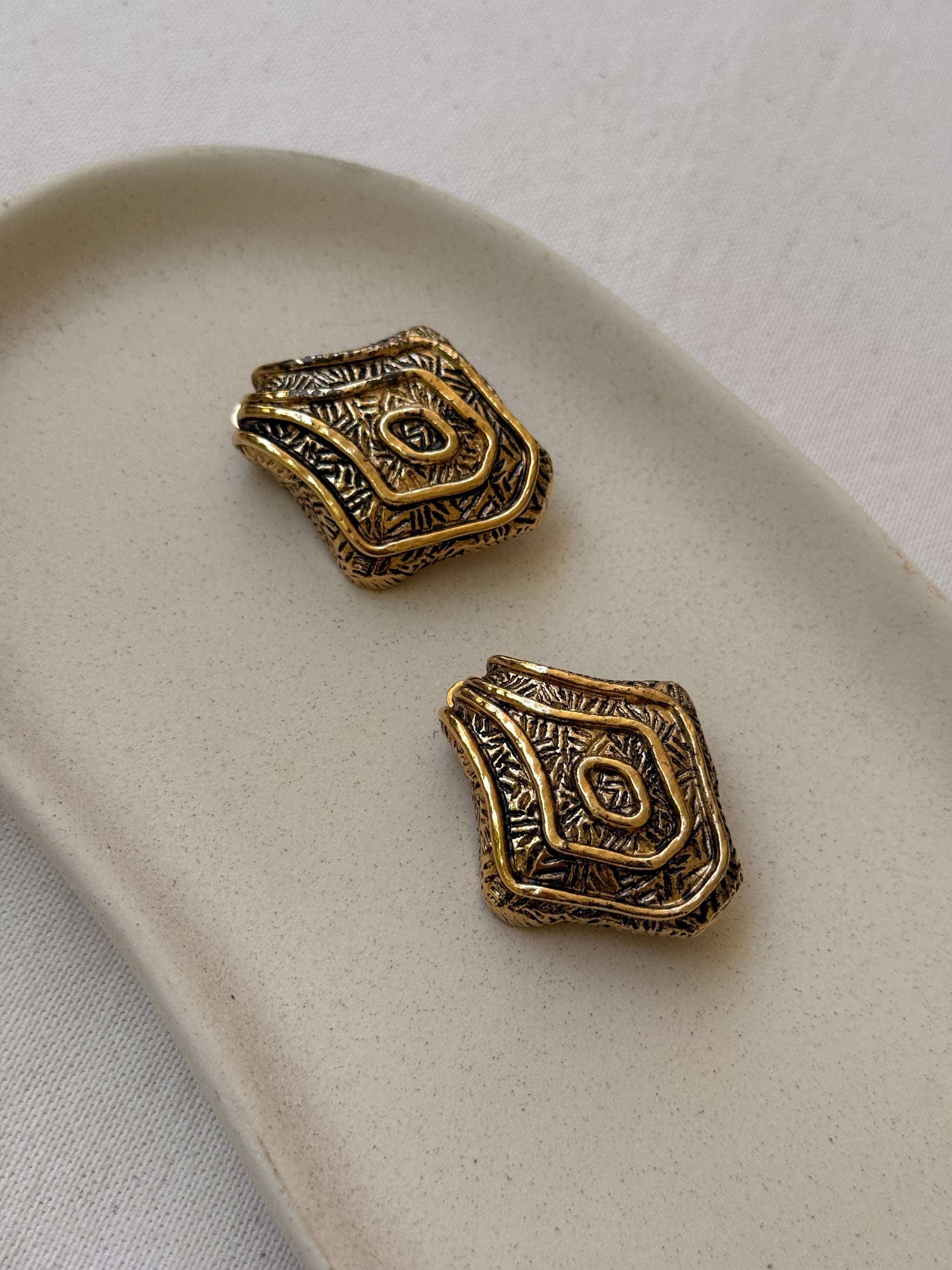 Boucles d’oreilles Guy Laroche vintage - Sculptées dorées