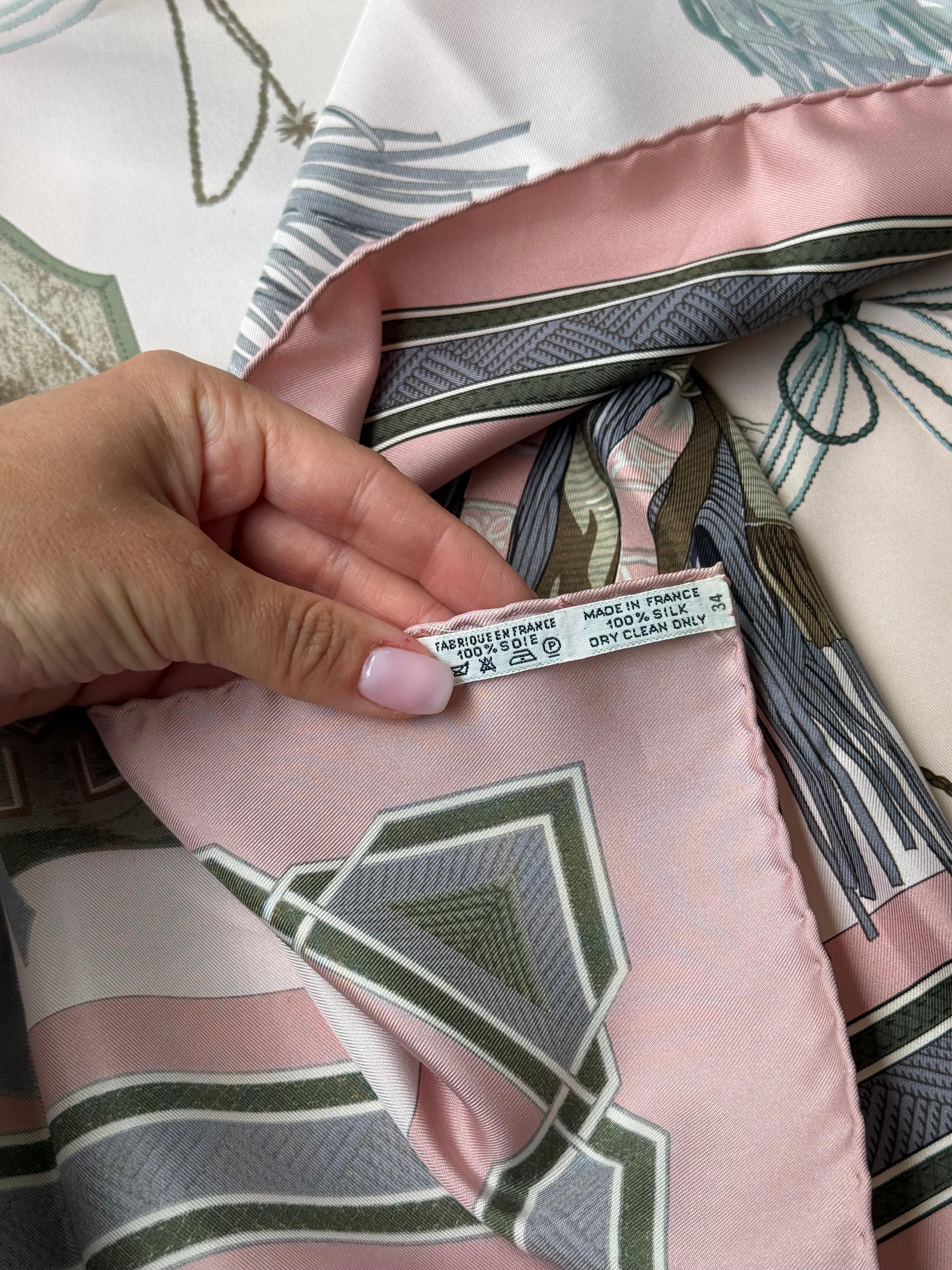 Foulard Hermès – Modèle Cuirs du Désert