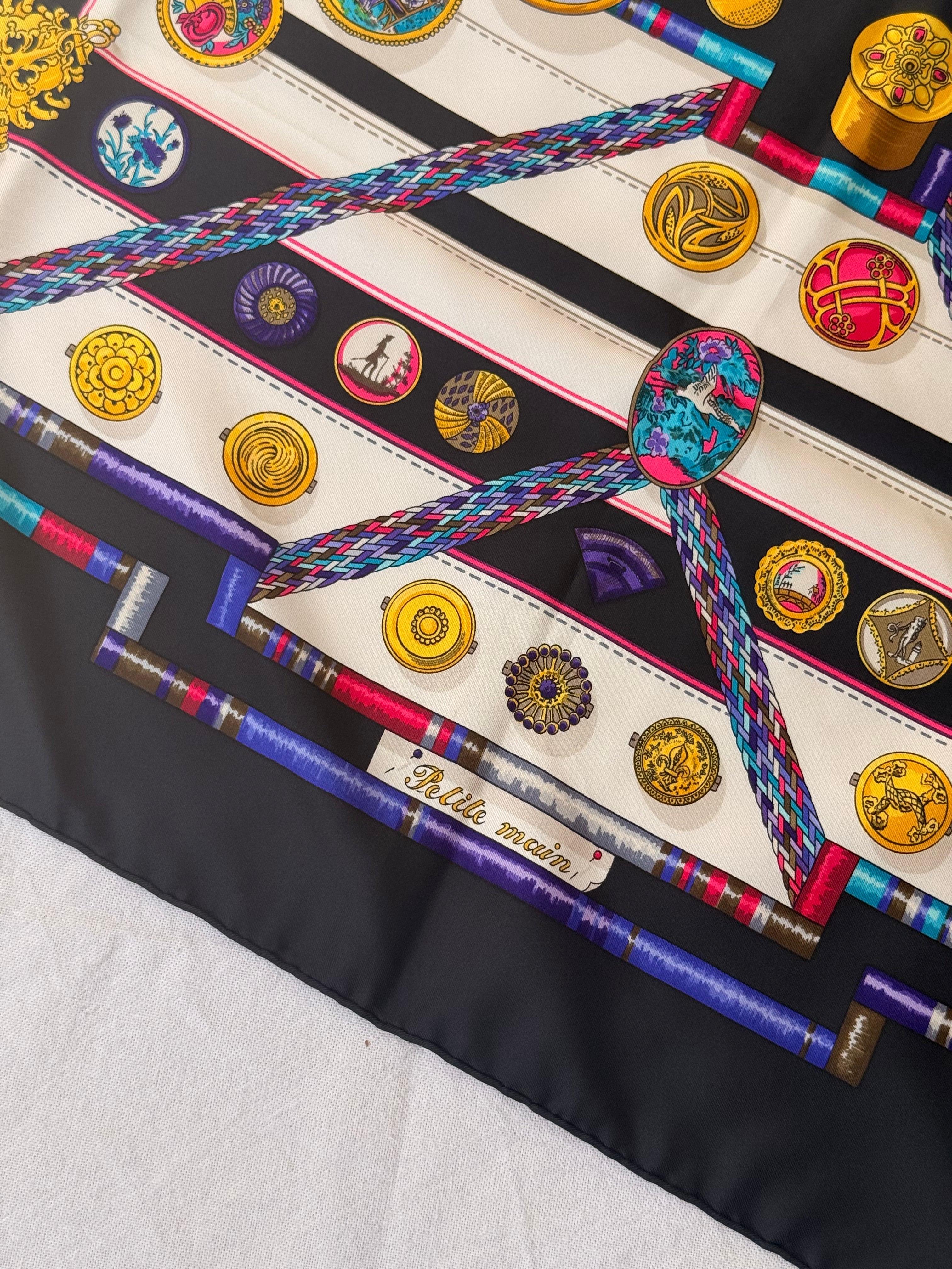 Foulard Hermès – Modèle Petite Main