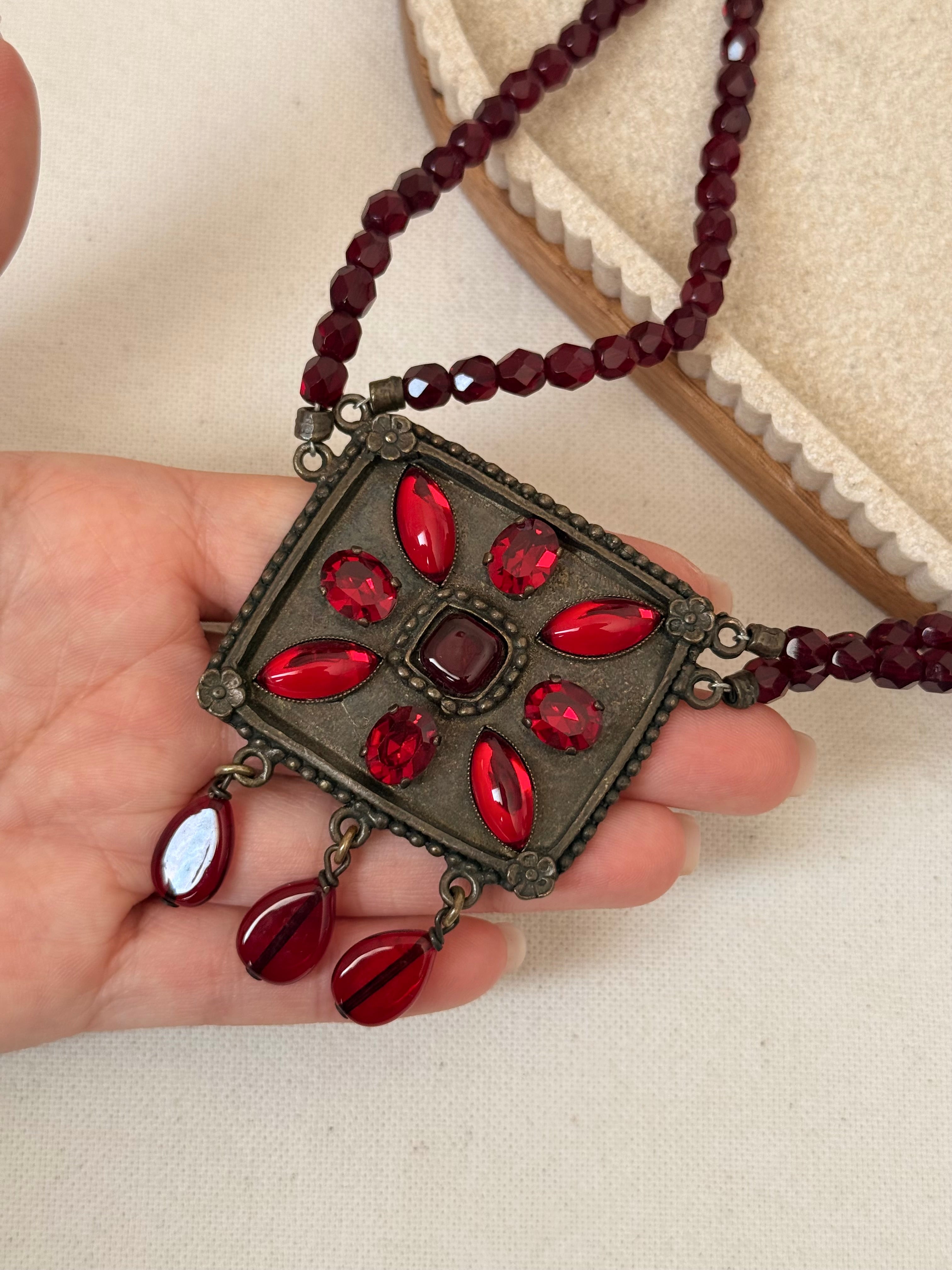 Collier Franck Herval vintage - Perles facettées rouges et pendentif