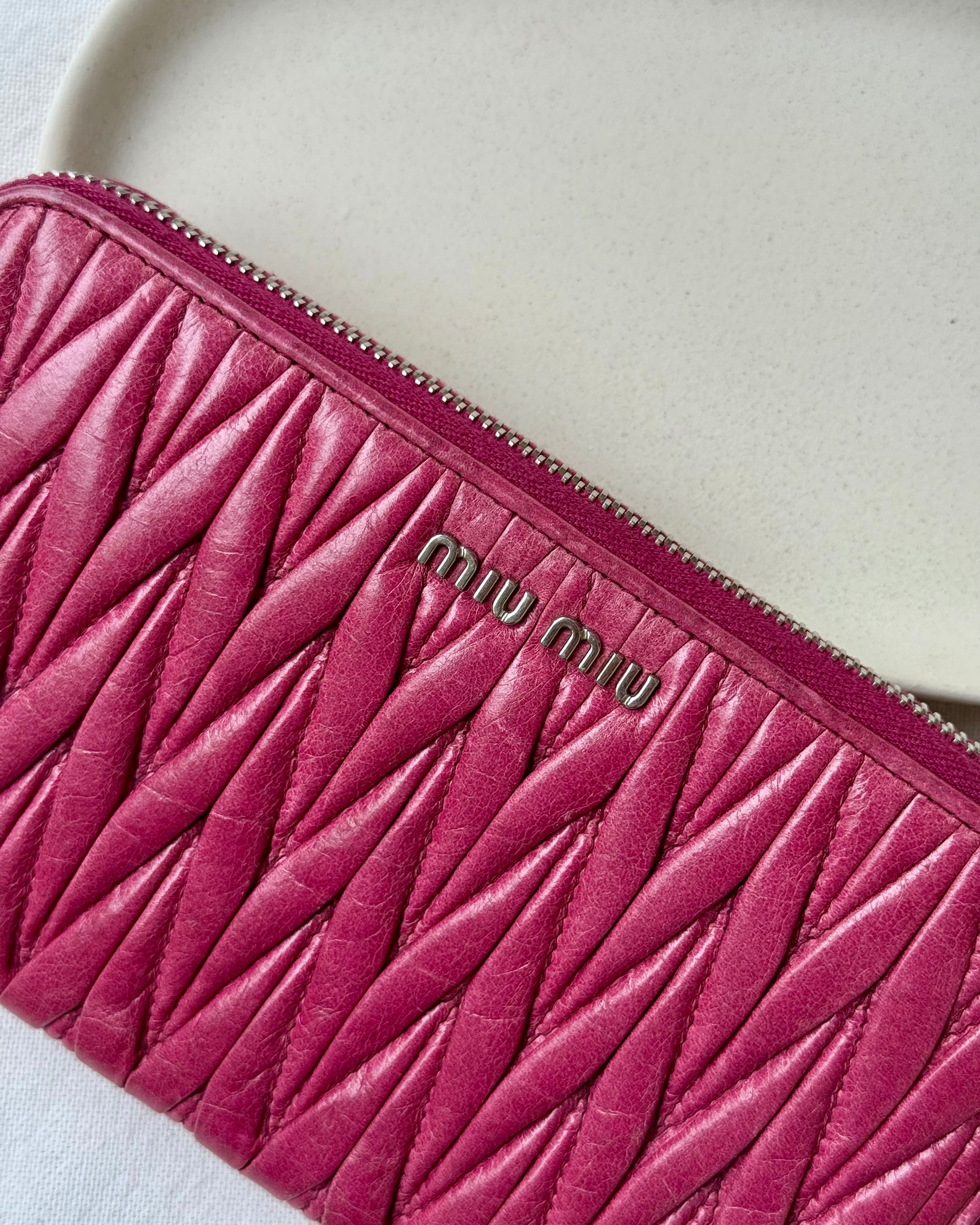 Portefeuille Miu Miu - Cuir matelassé nappa fushia