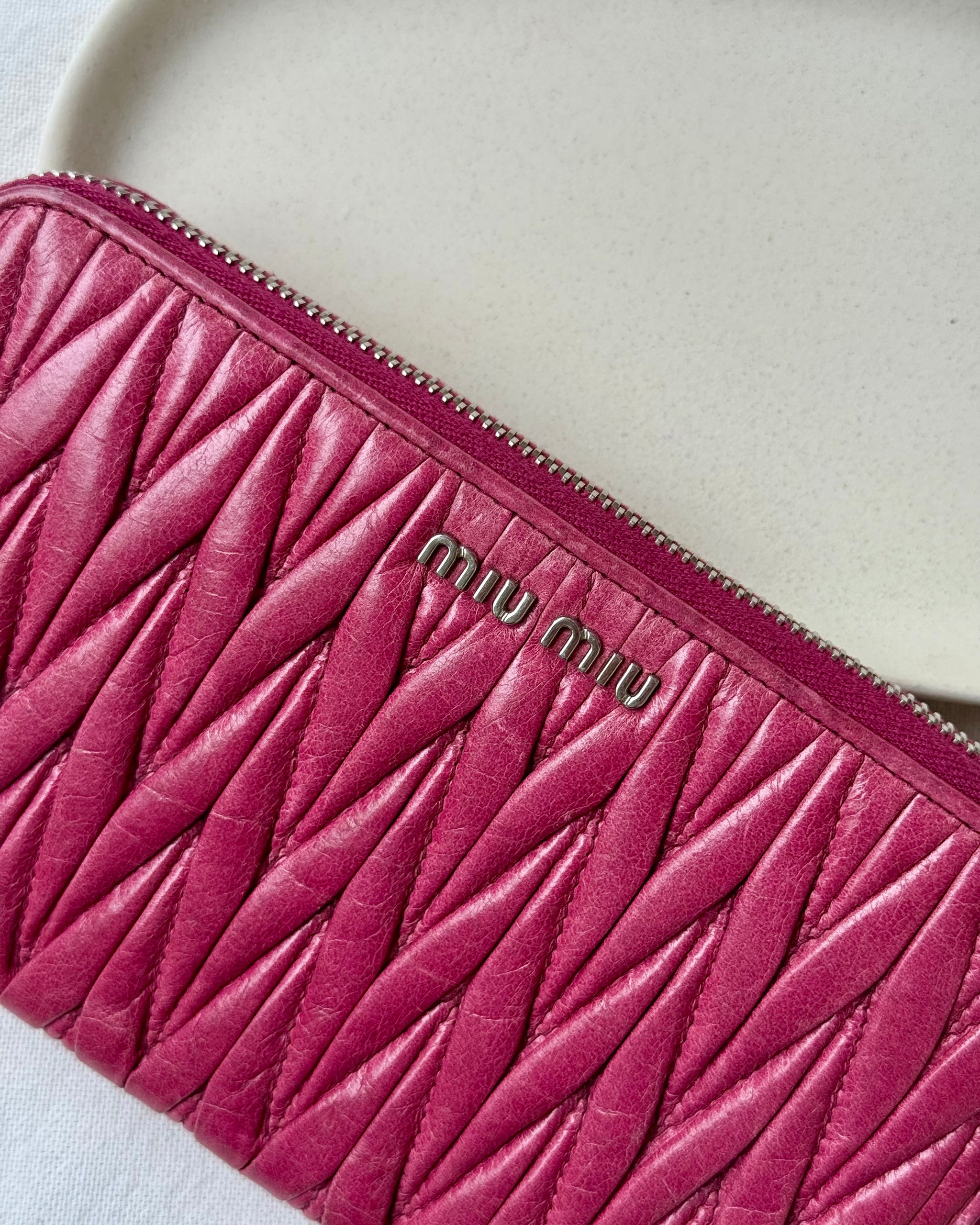 Portefeuille Miu Miu - Cuir matelassé nappa fushia