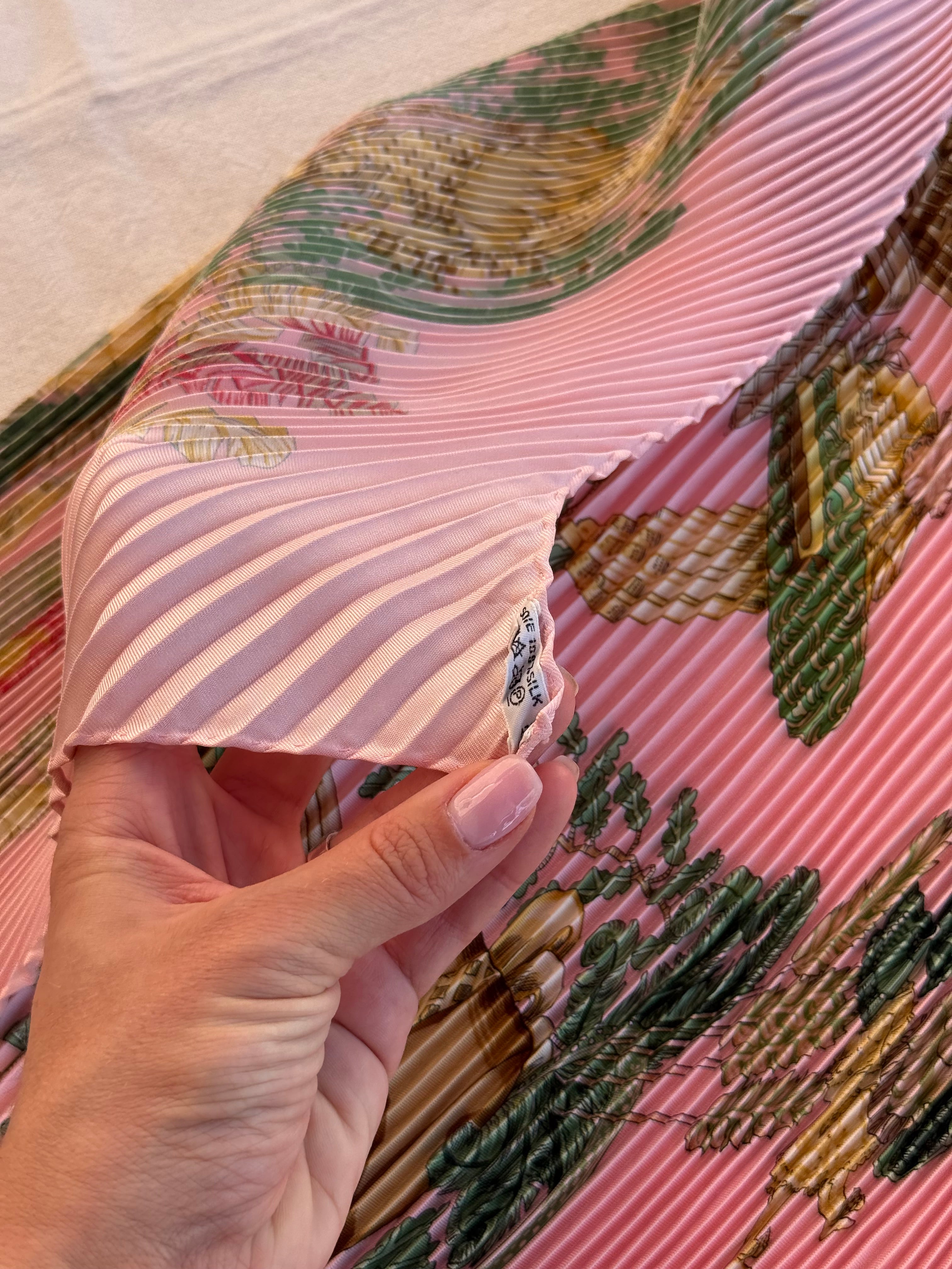 Foulard Hermès plissé – Modèle Chapeau