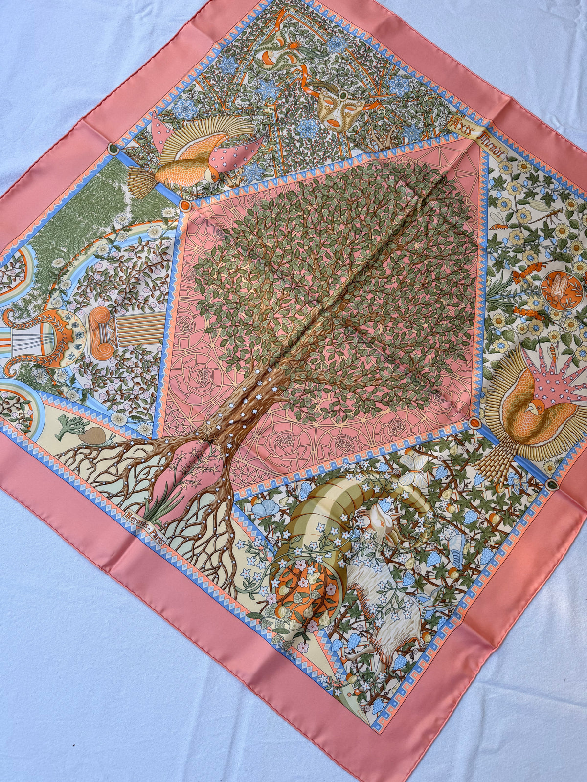 Foulard Hermès – Modèle Axis Mundi