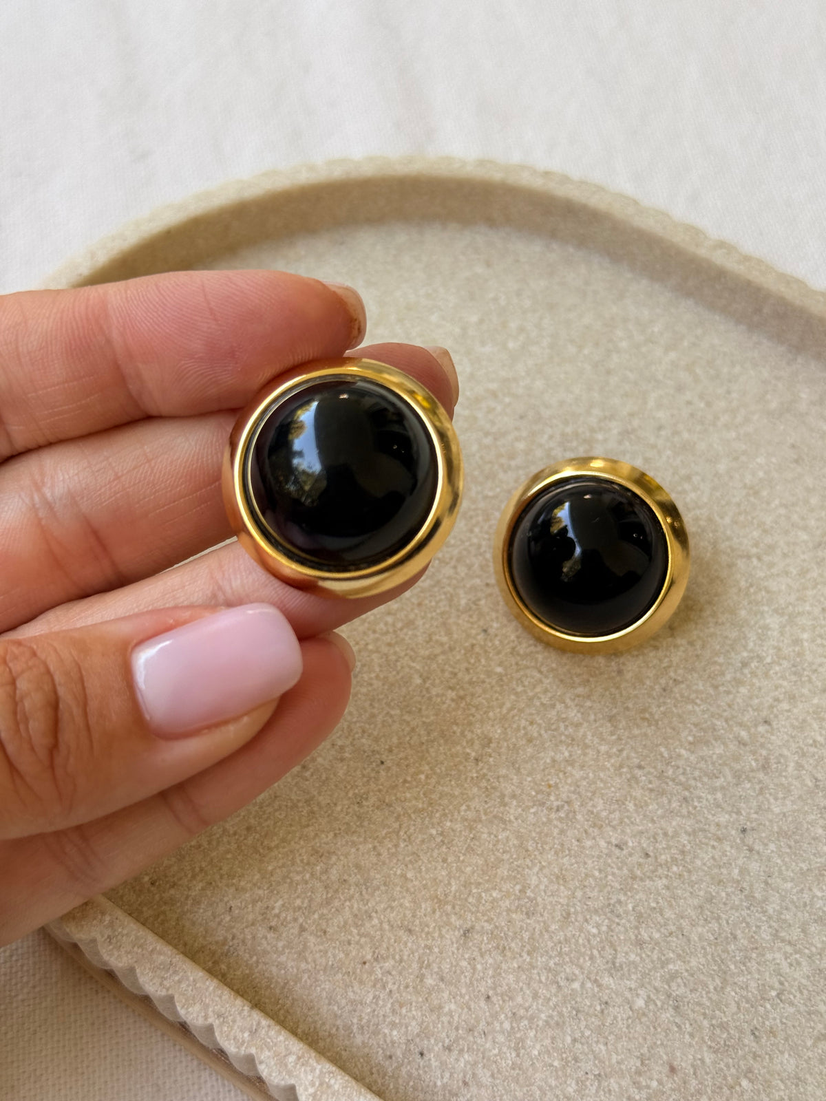 Boucles d’oreilles Napier vintage - Cabochons noirs