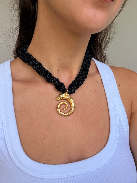 Collier vintage - Perles noires et pendentif serpent doré
