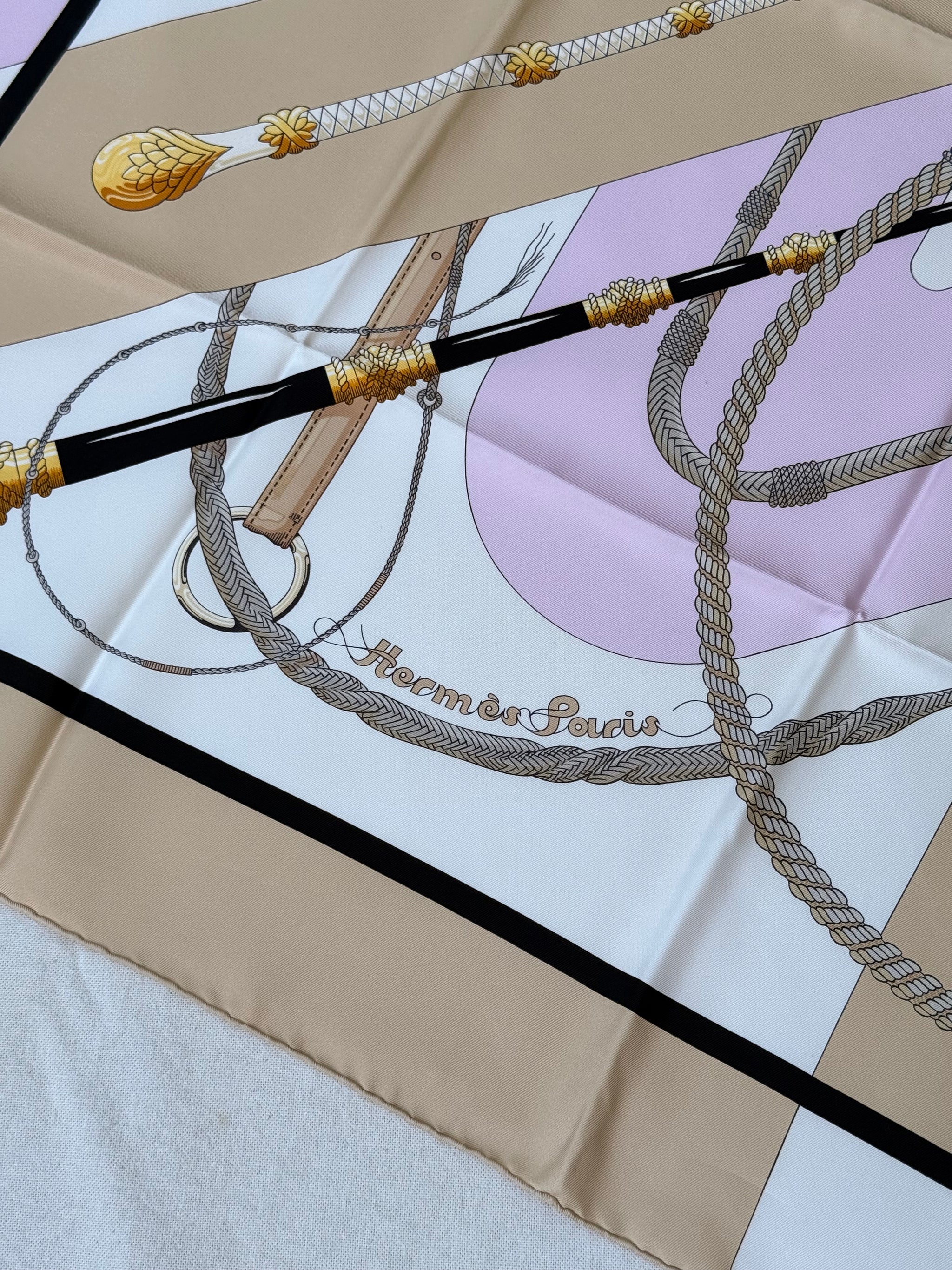 Foulard Hermès – Modèle Clic Clac