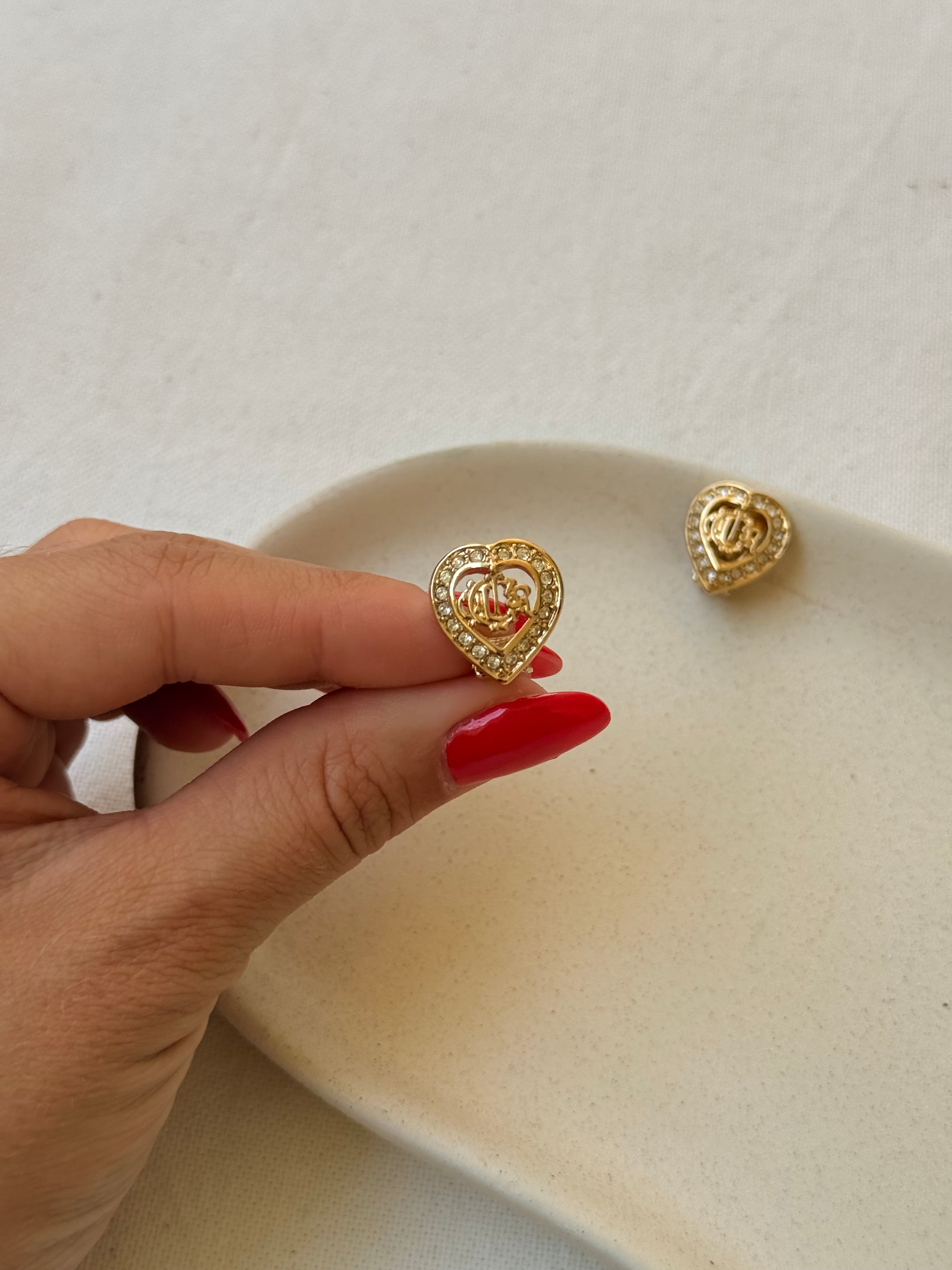 Boucles d’oreilles Christian Dior vintage - Cœurs stressés monogramme