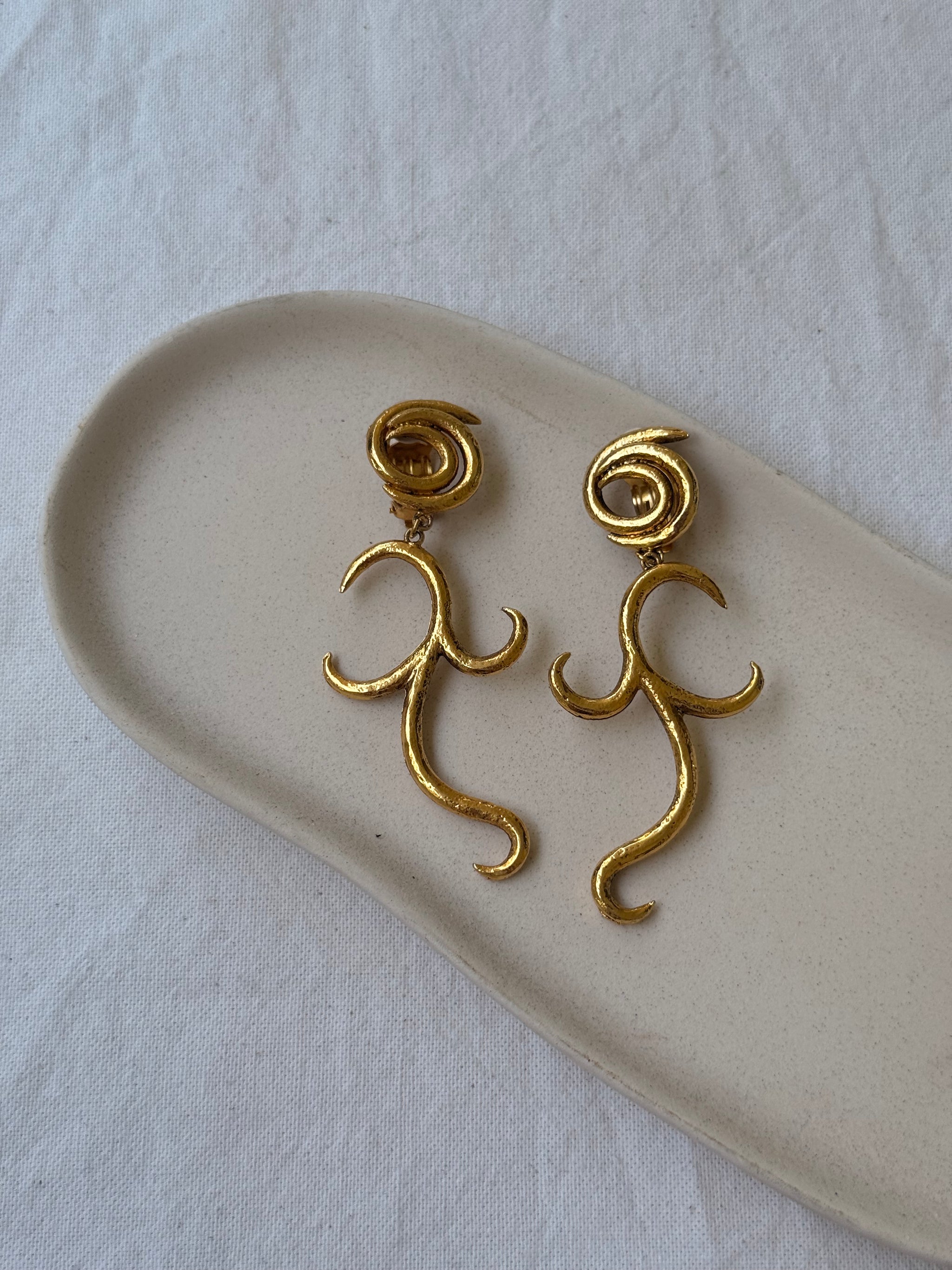 Boucles d’oreilles vintage - Design structural doré