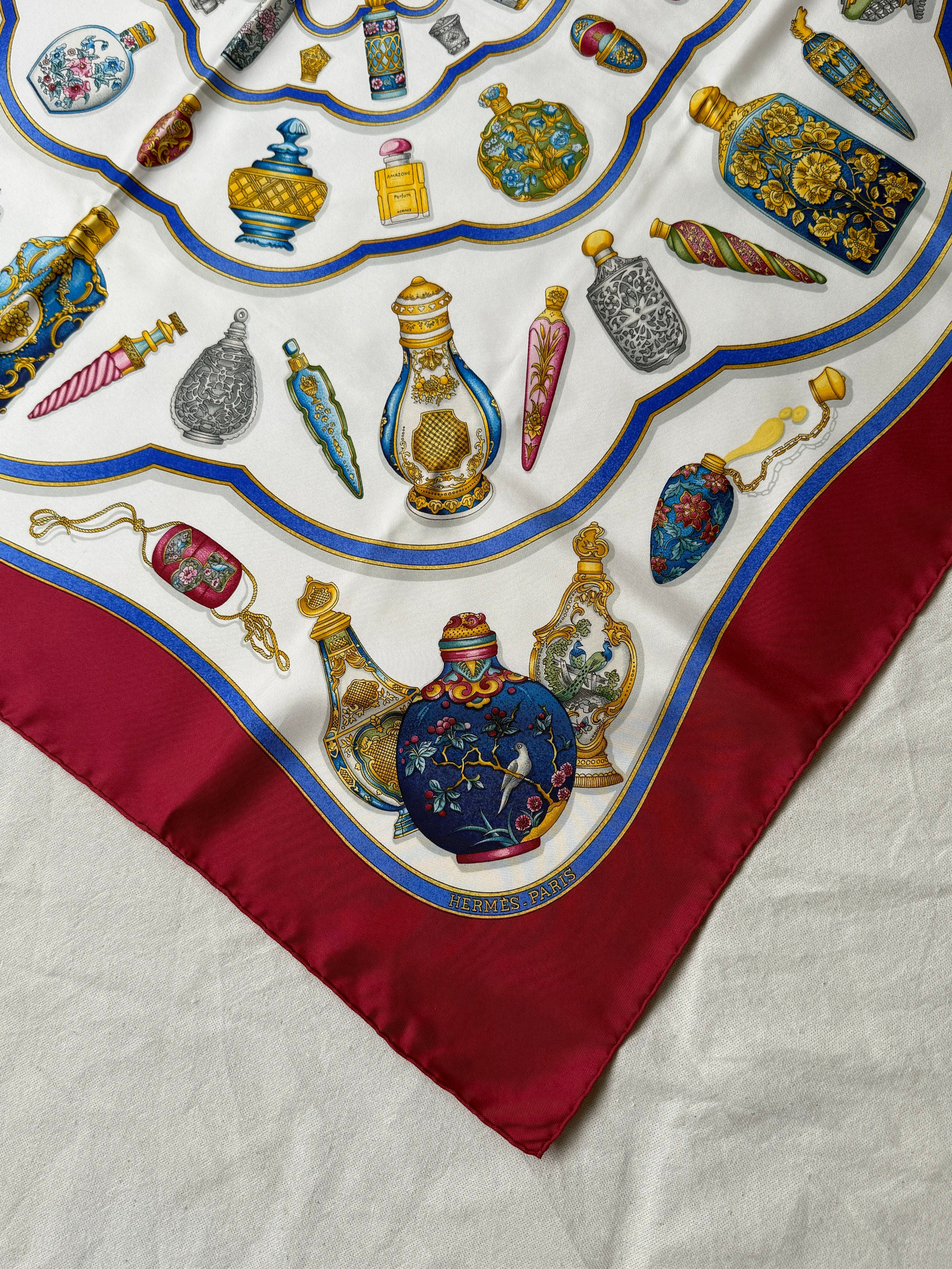 Foulard Hermès – Modèle Qu’importe Le Flacon