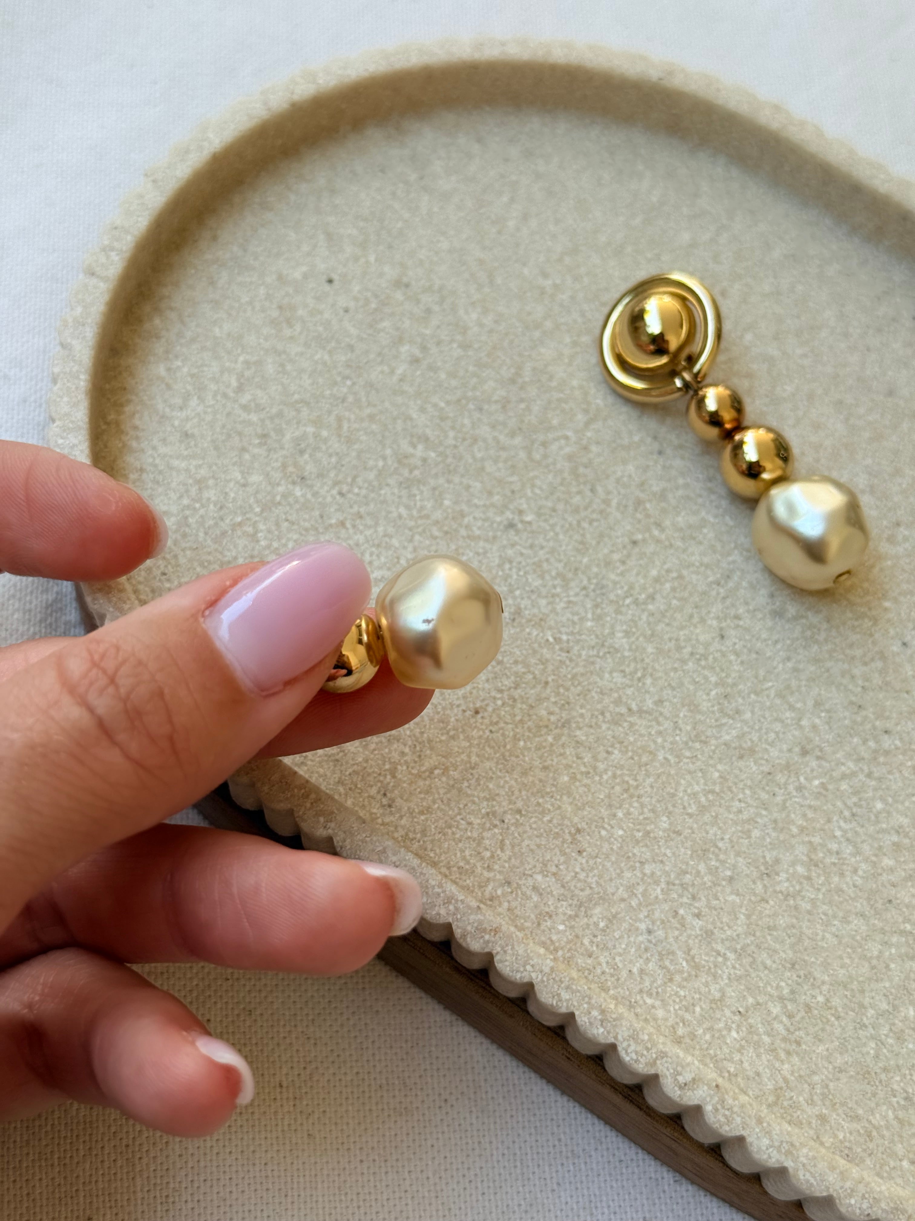 Boucles d’oreilles Christian Dior vintage - Pendantes avec perle fantaisie