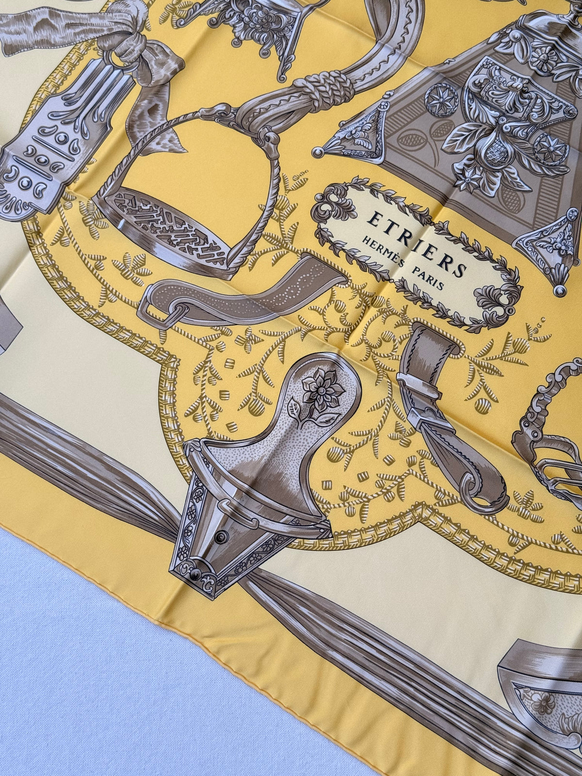 Foulard Hermès – Modèle Étriers