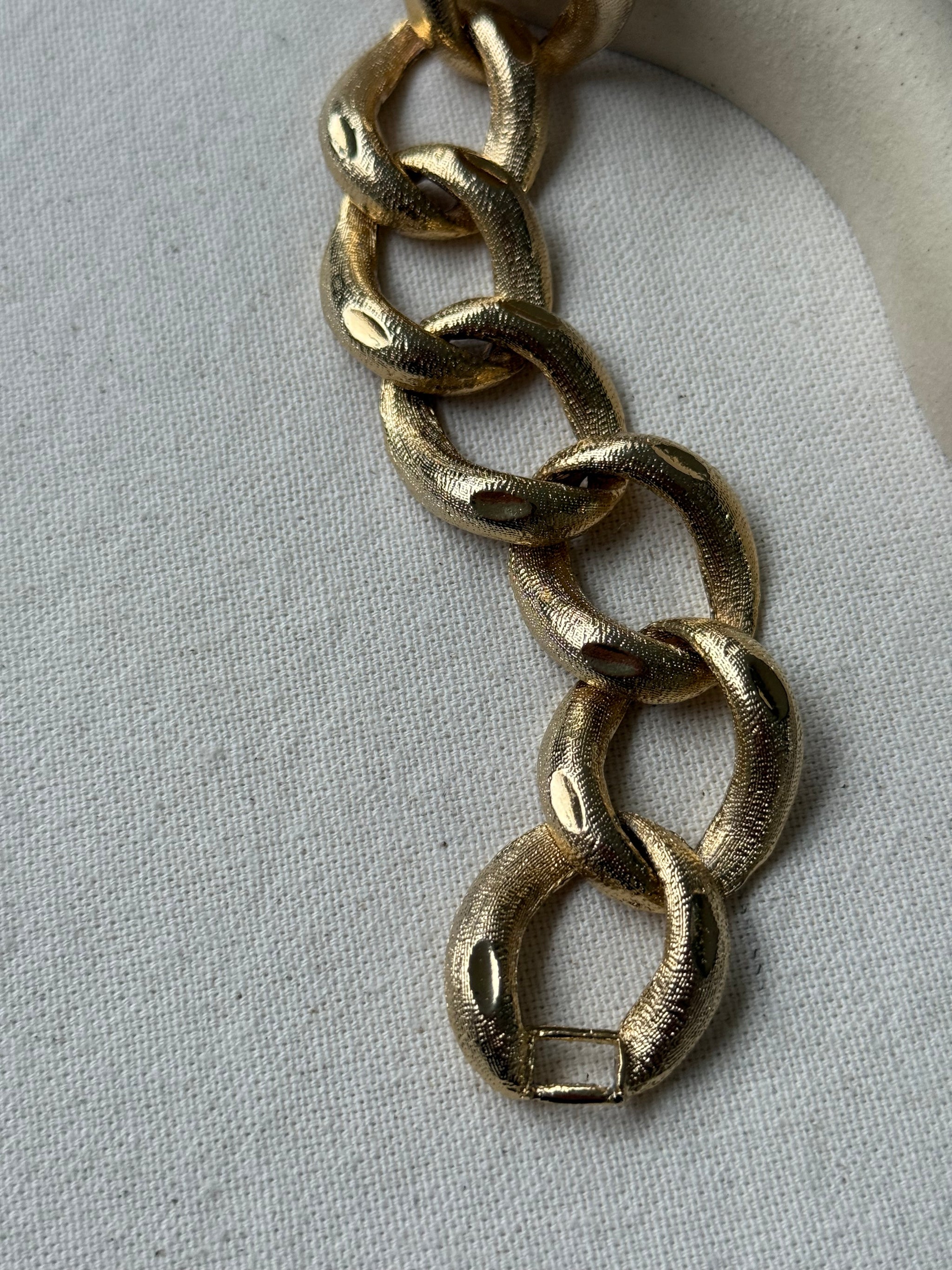 Bracelet vintage - Gros maillons texturés dorés