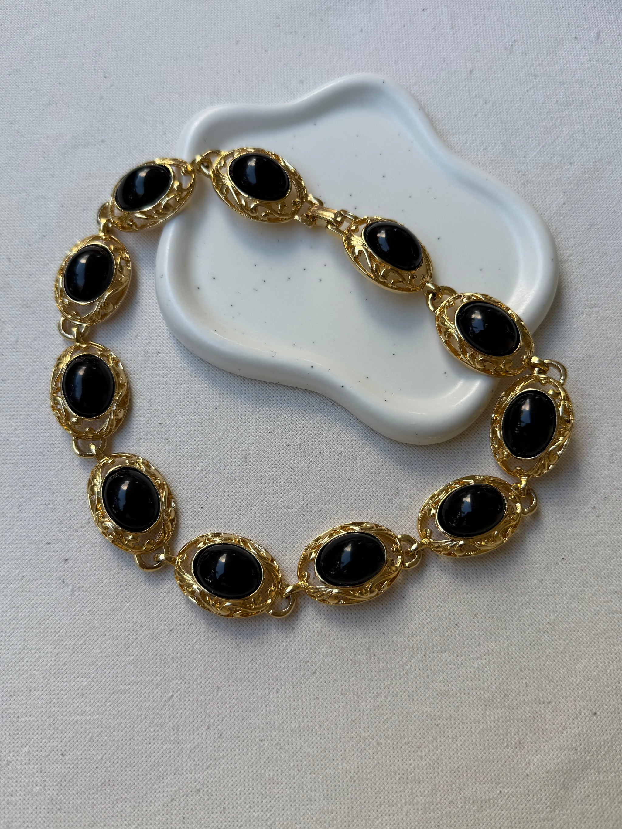 Collier vintage - Doré et cabochons noirs