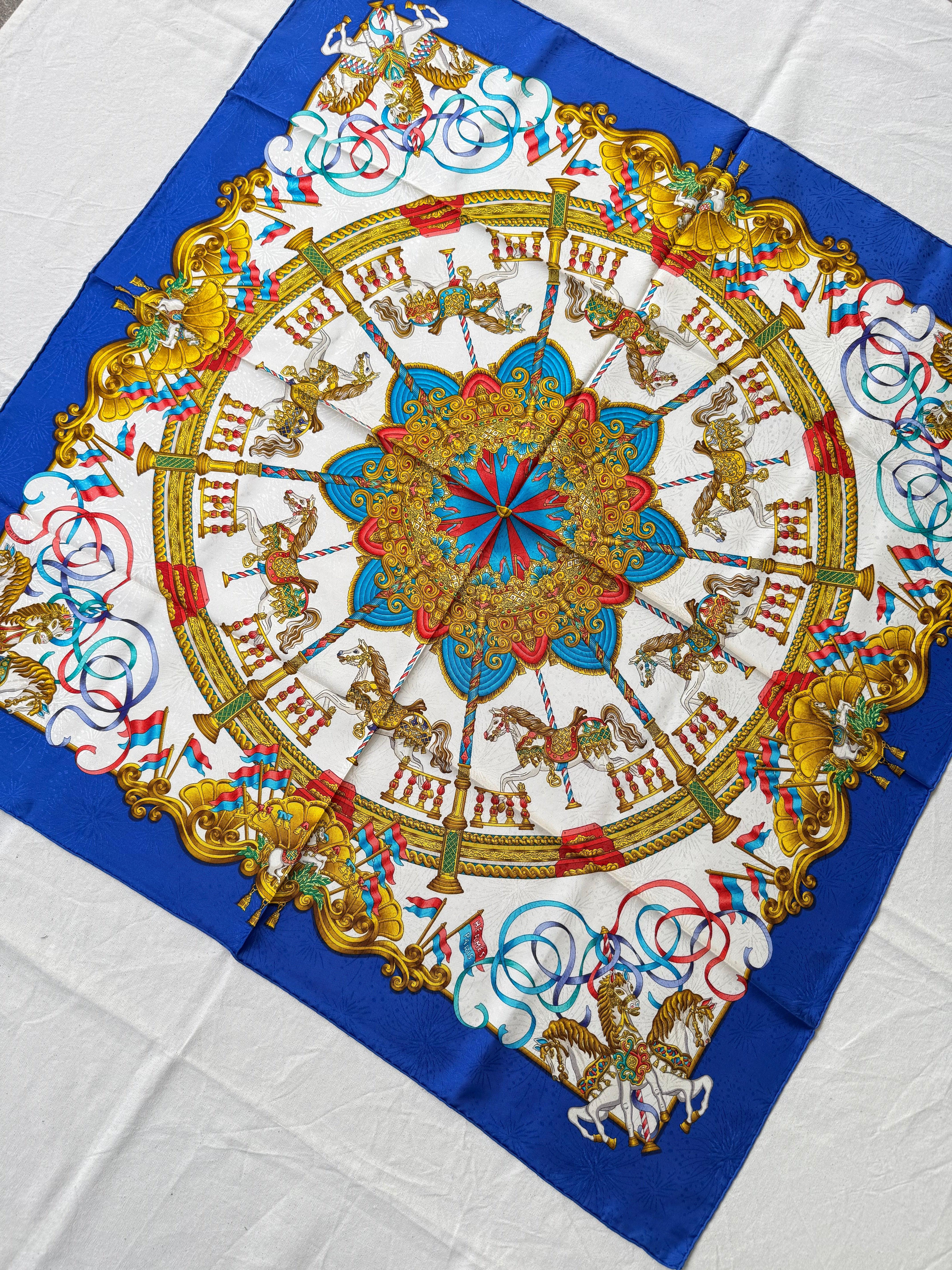 Foulard Hermès – Modèle Luna Park