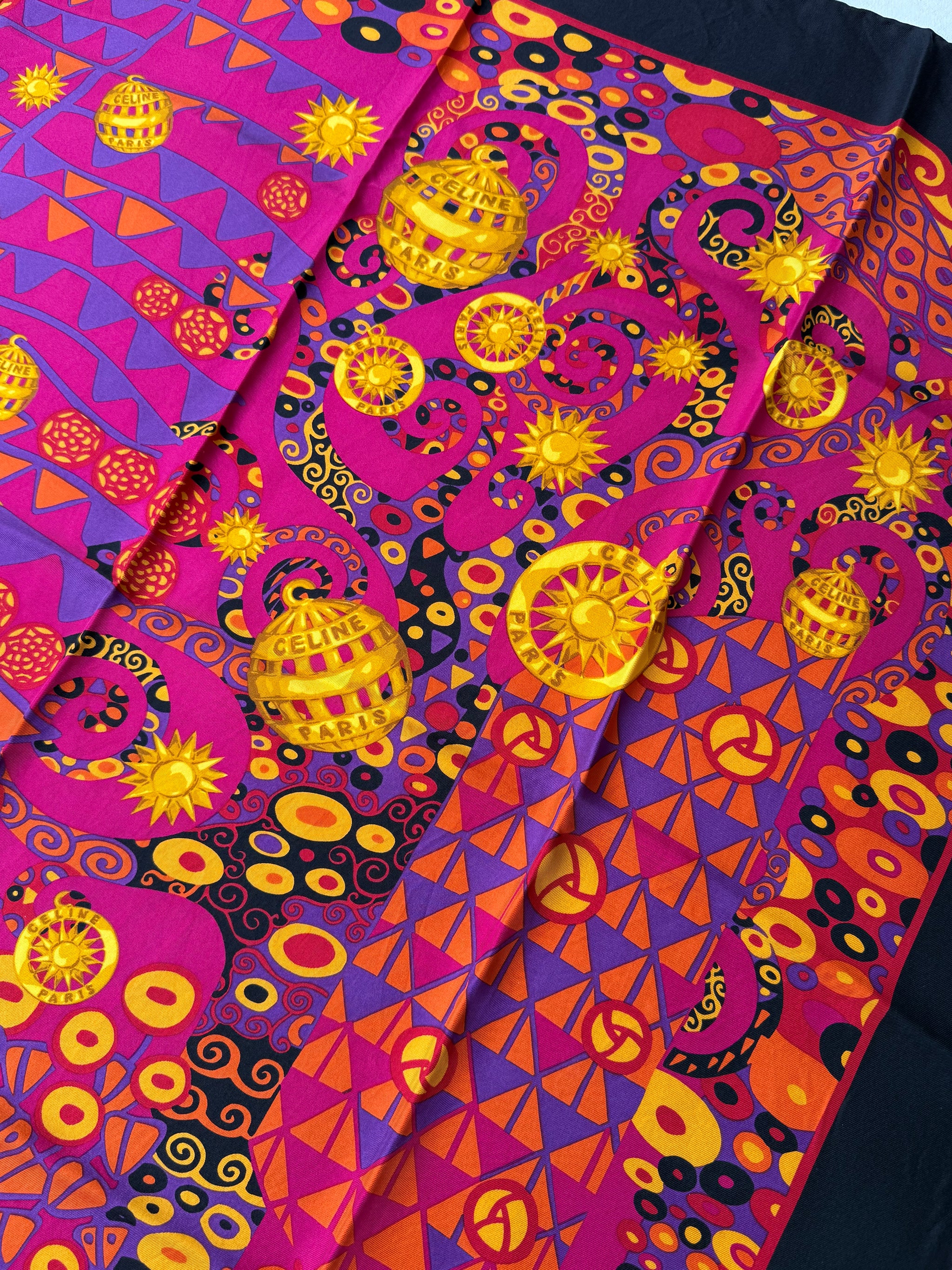 Foulard Céline – Motifs colorés géométriques