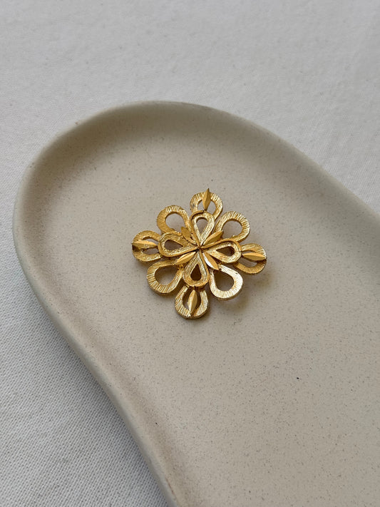 Broche vintage - Fleur stylisée ajourée