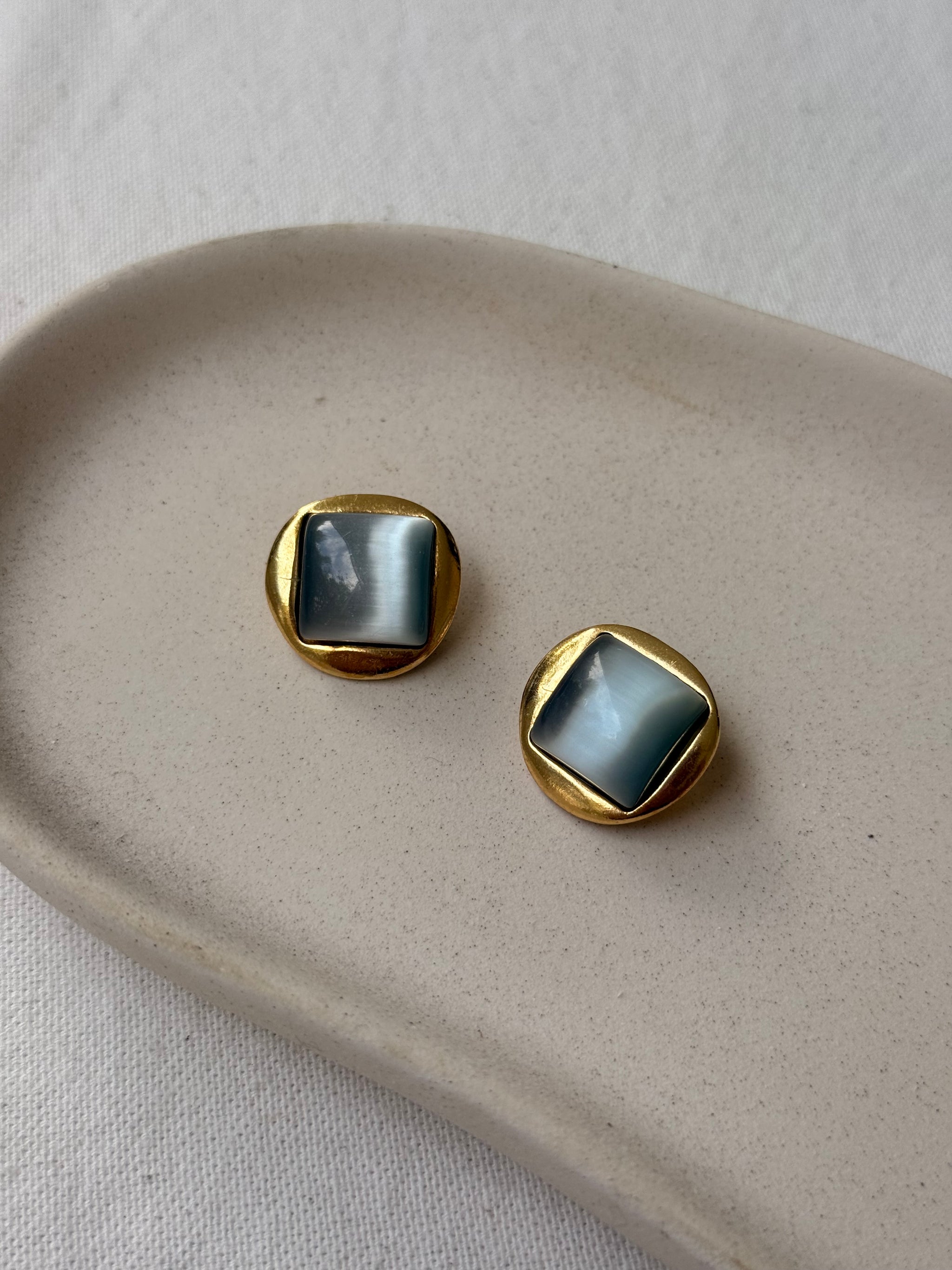 Boucles d’oreilles vintage - Cabochons carrés bleu gris nacré