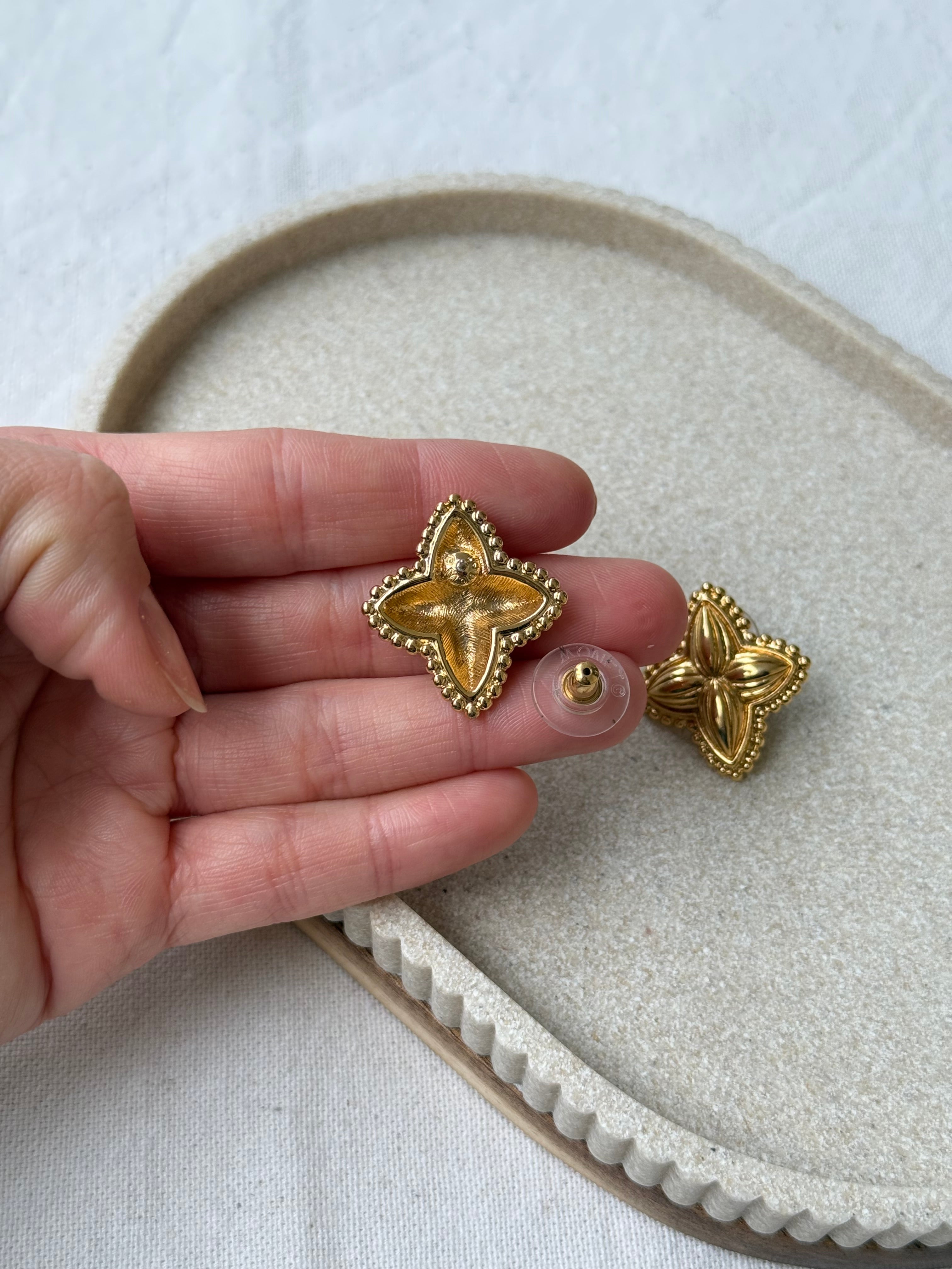 Boucles d’oreilles Monet vintage - Fleurs dorées (oreilles percées)