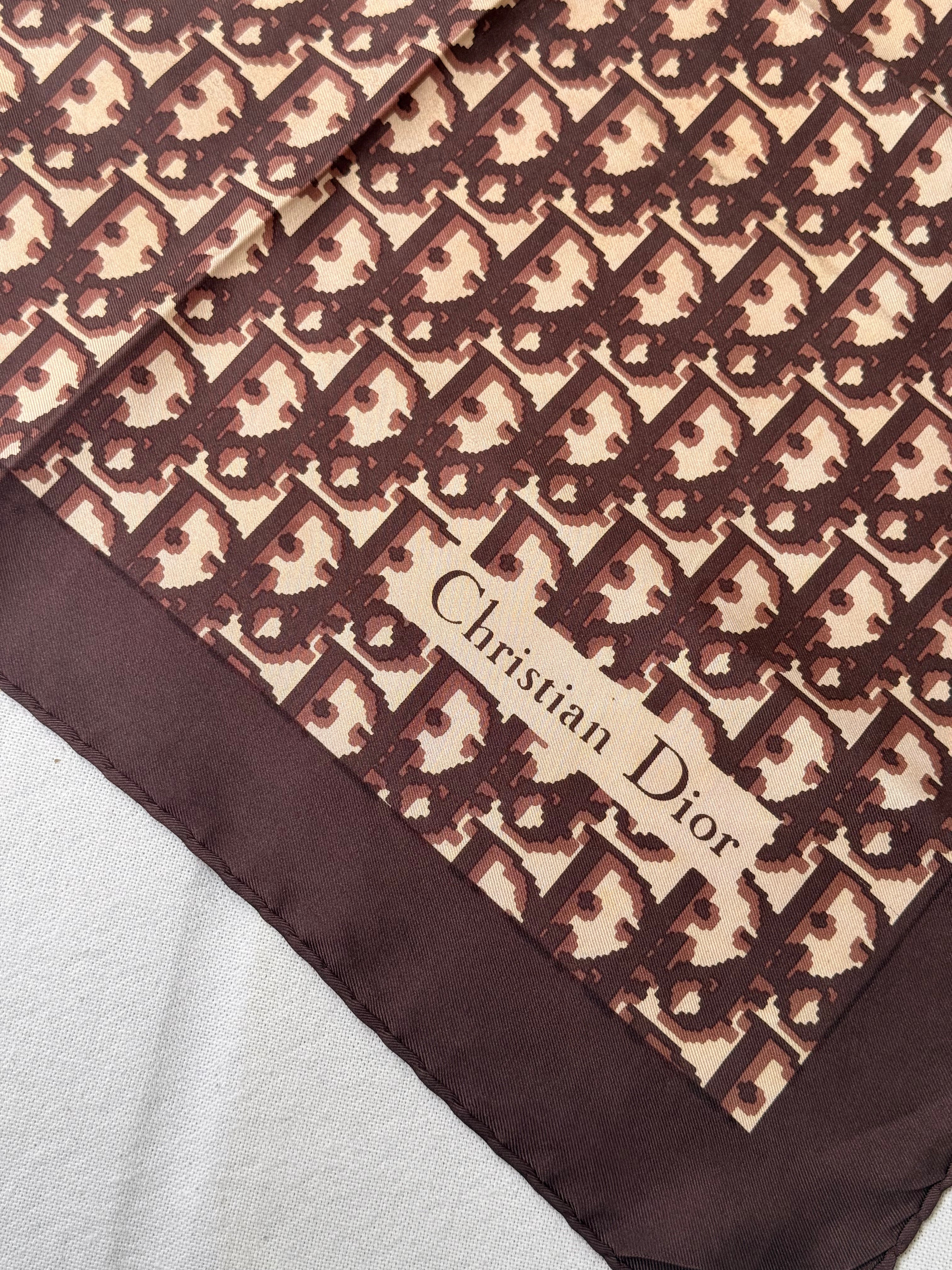 Foulard Christian Dior – Modèle monogramme marron
