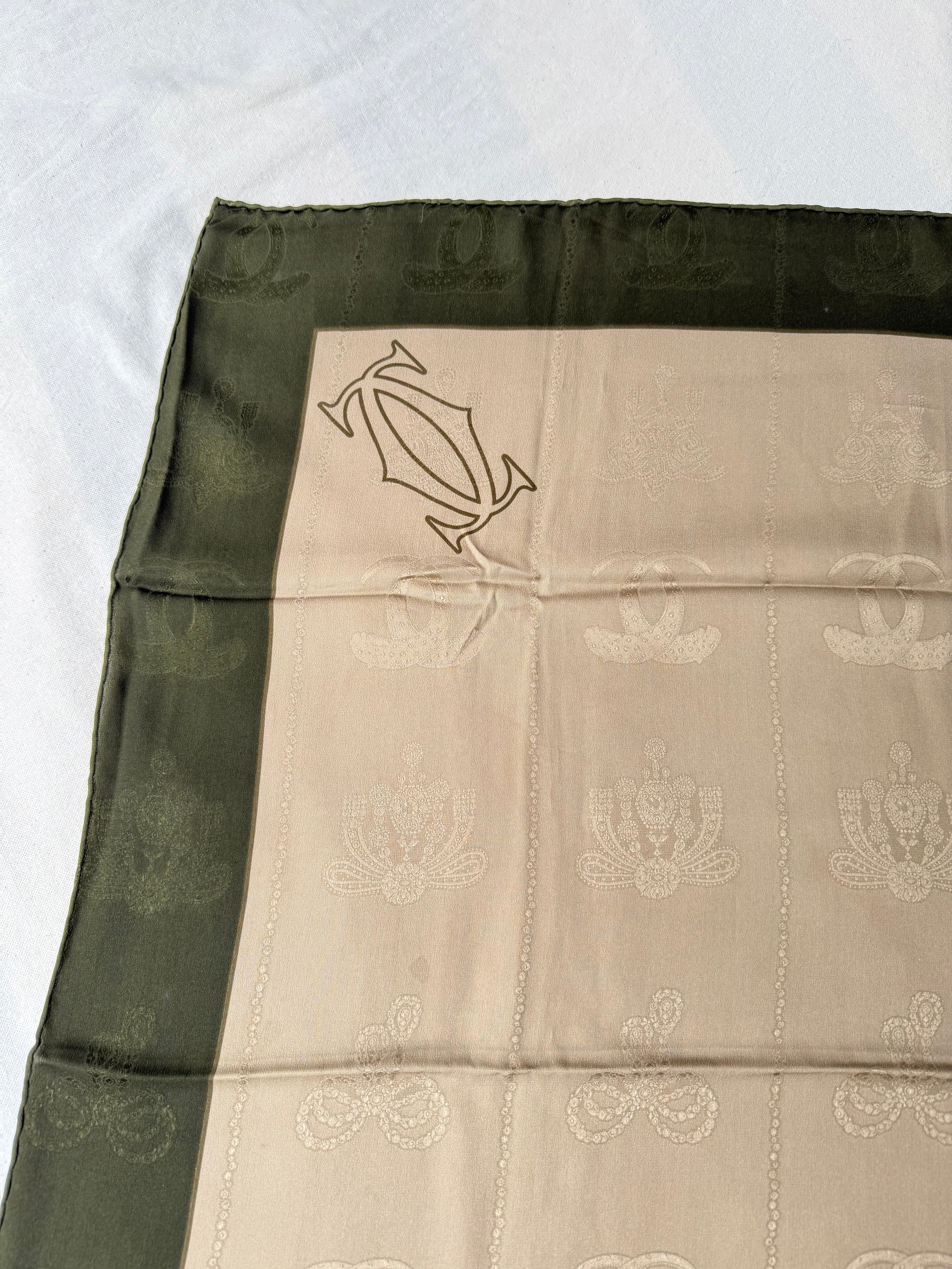 Foulard Cartier – Beige et Kaki avec surpiqûres