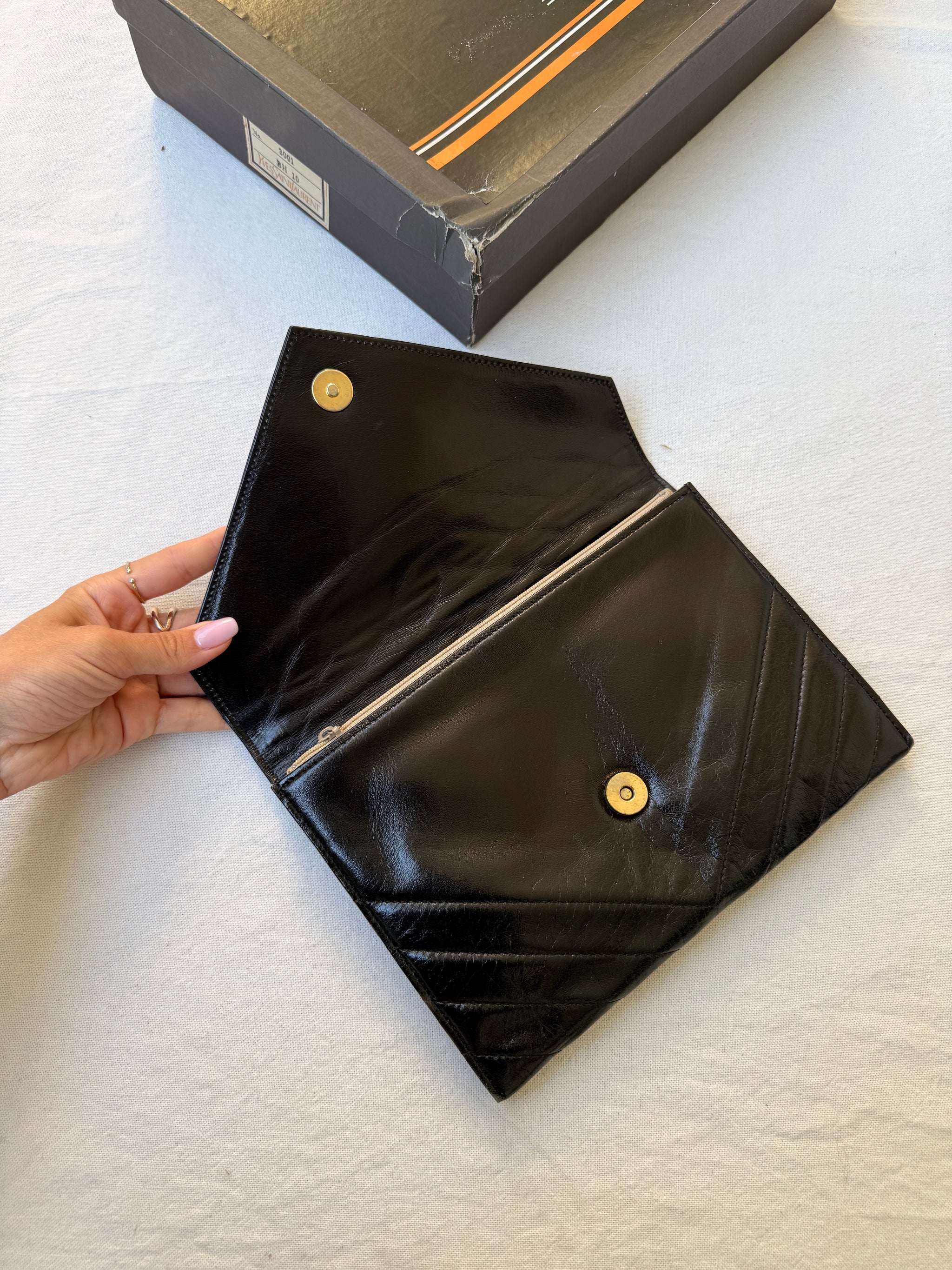 Pochette Yves Saint Laurent vintage - Enveloppe cuir noir