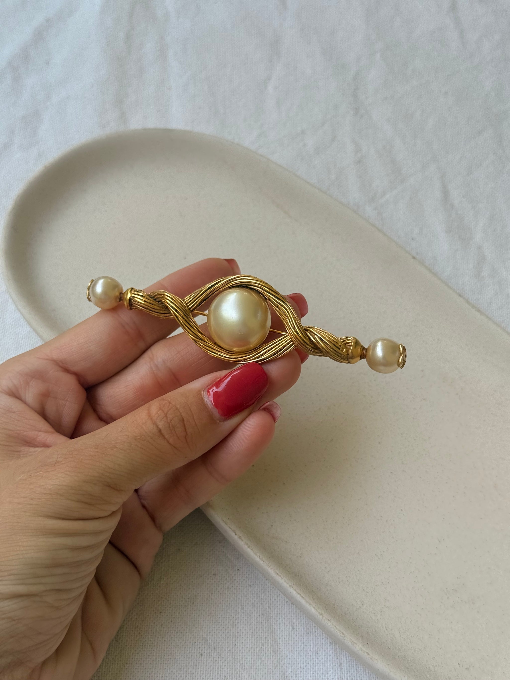 Broche Chanel vintage - Perles et logos CC