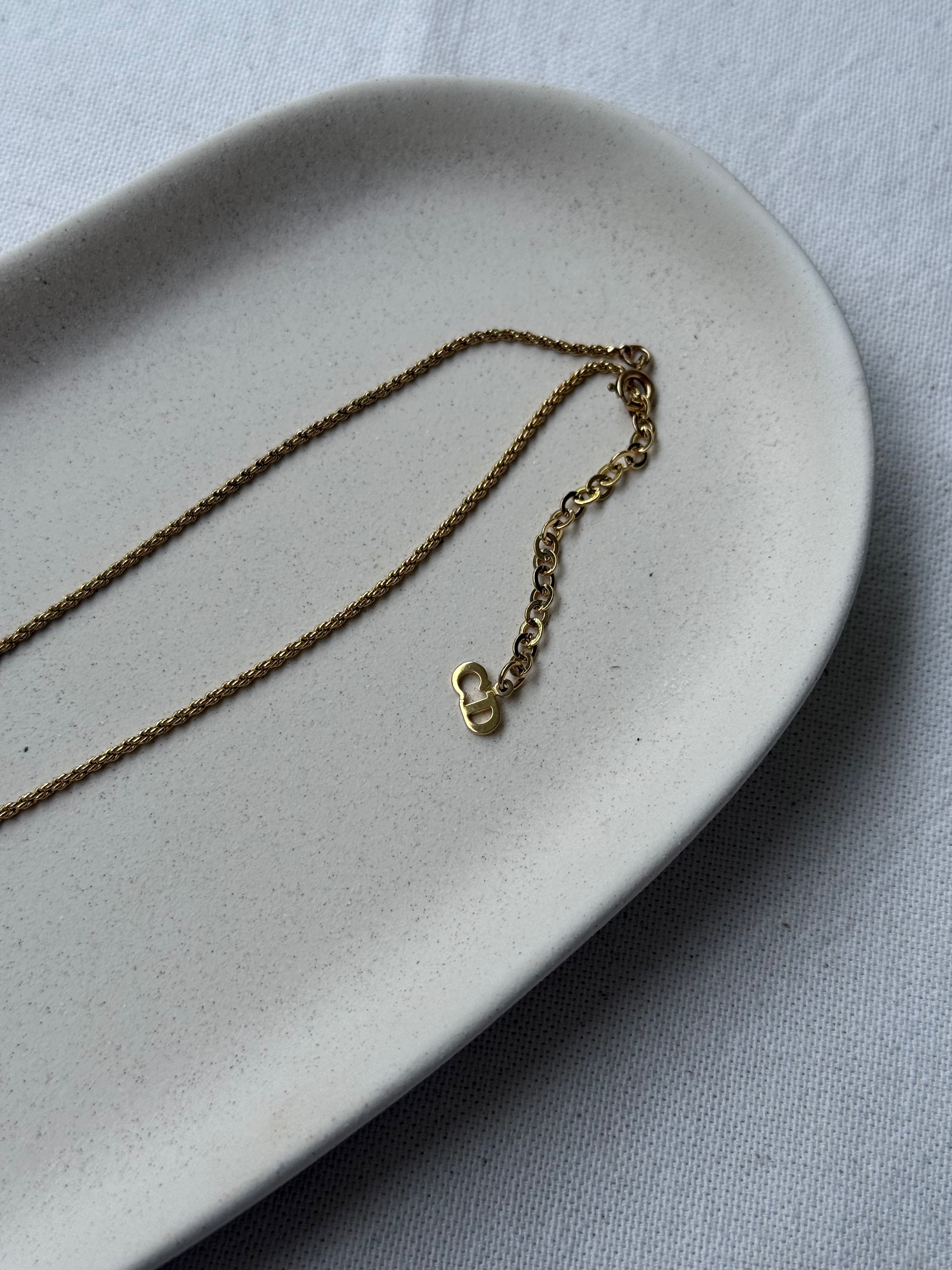 Collier Christian Dior vintage - Médaillon ovale inscription CD
