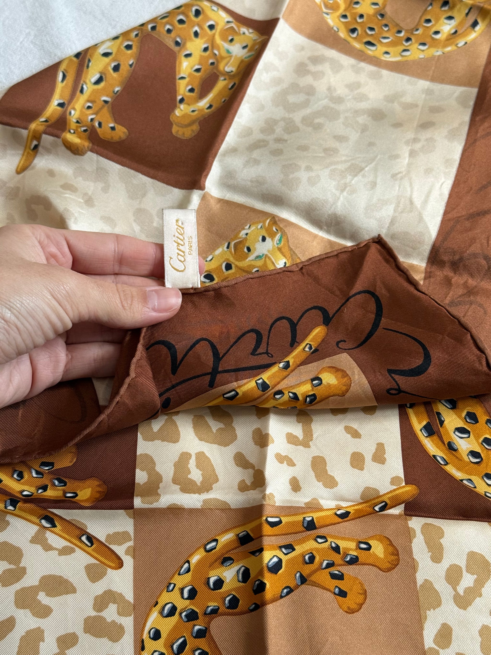Foulard Cartier – Modèle camel et panthères