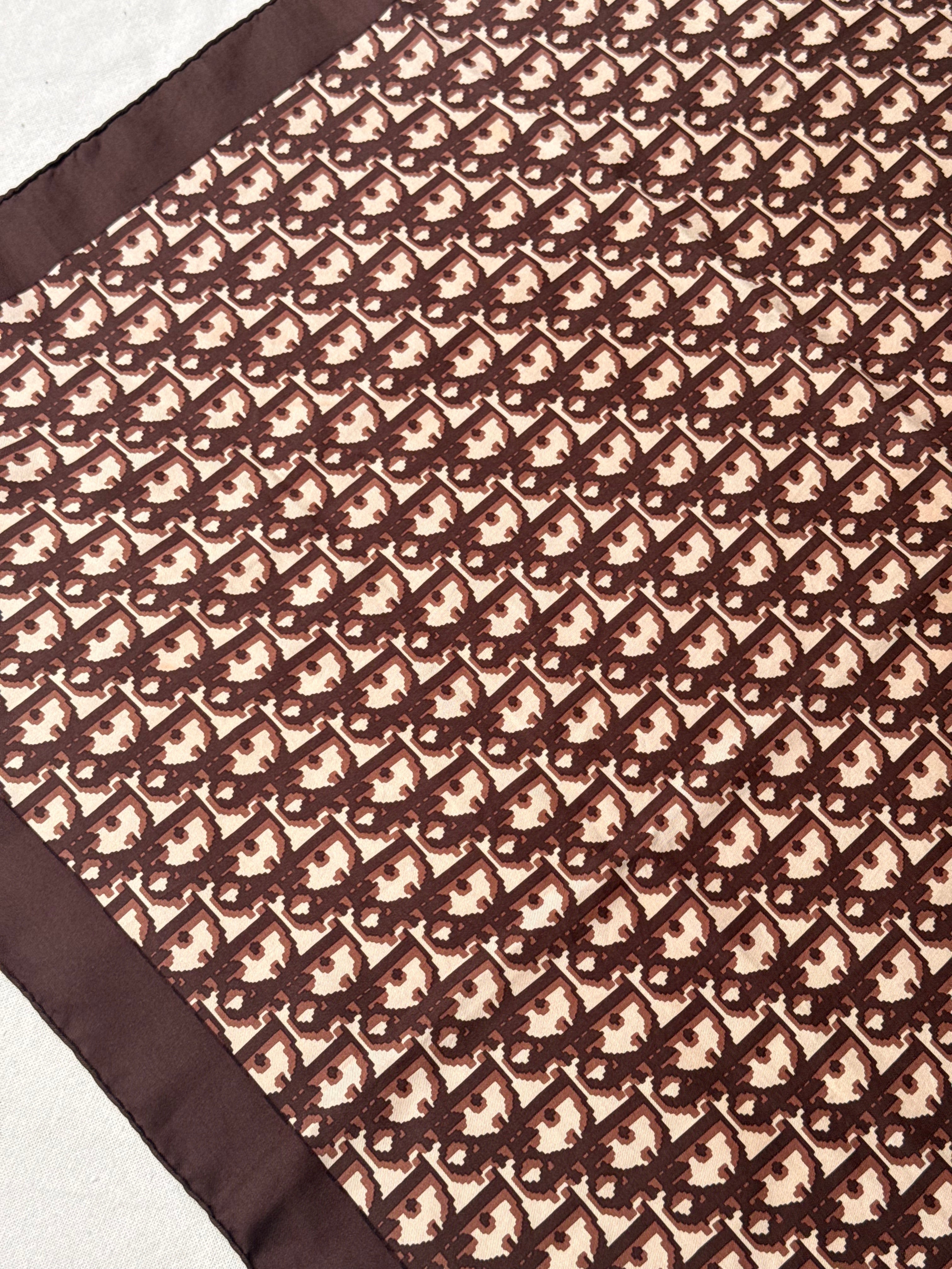 Foulard Christian Dior – Modèle monogramme marron