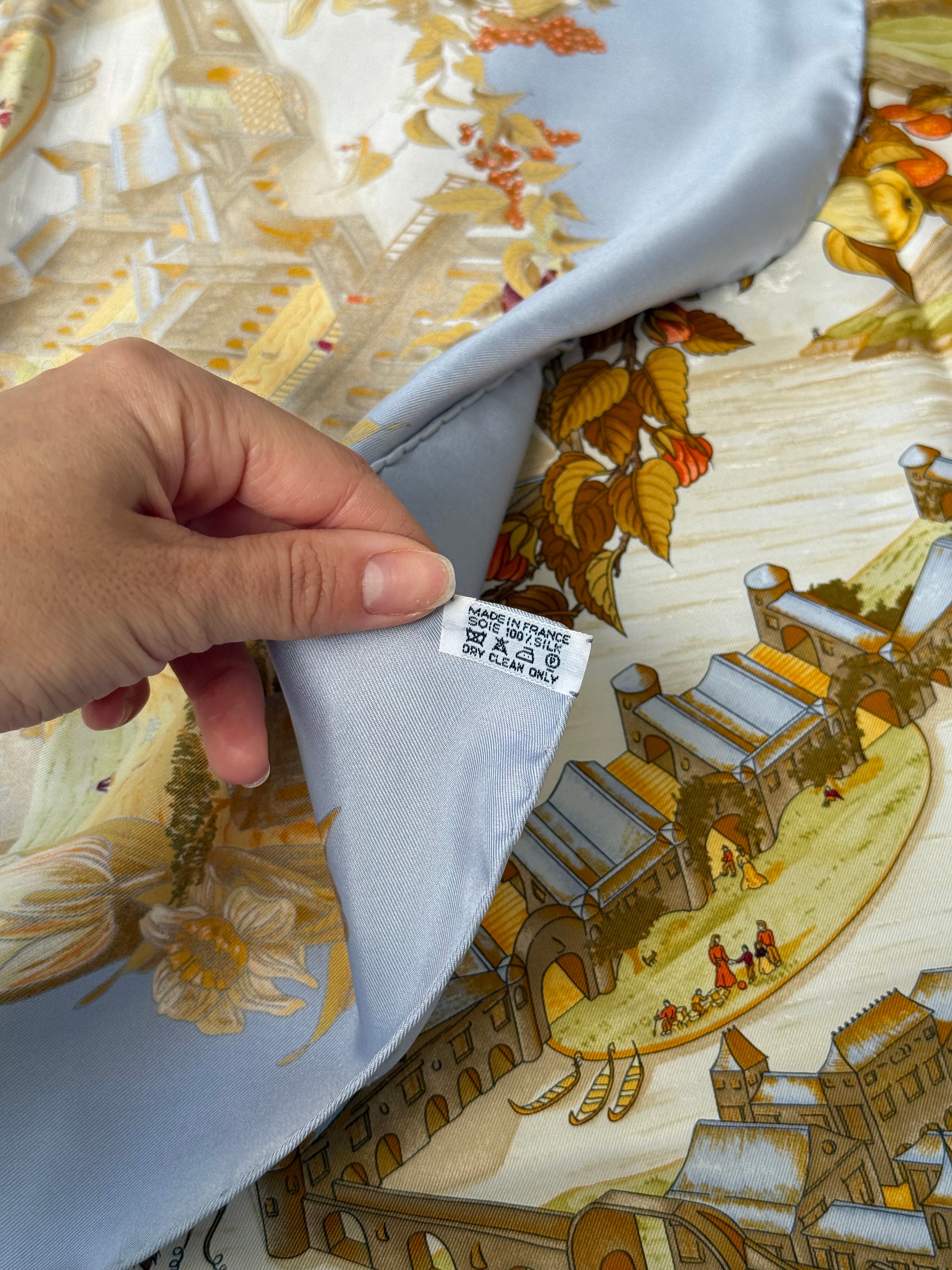 Foulard Hermès – Modèle Au pays de Cocagne