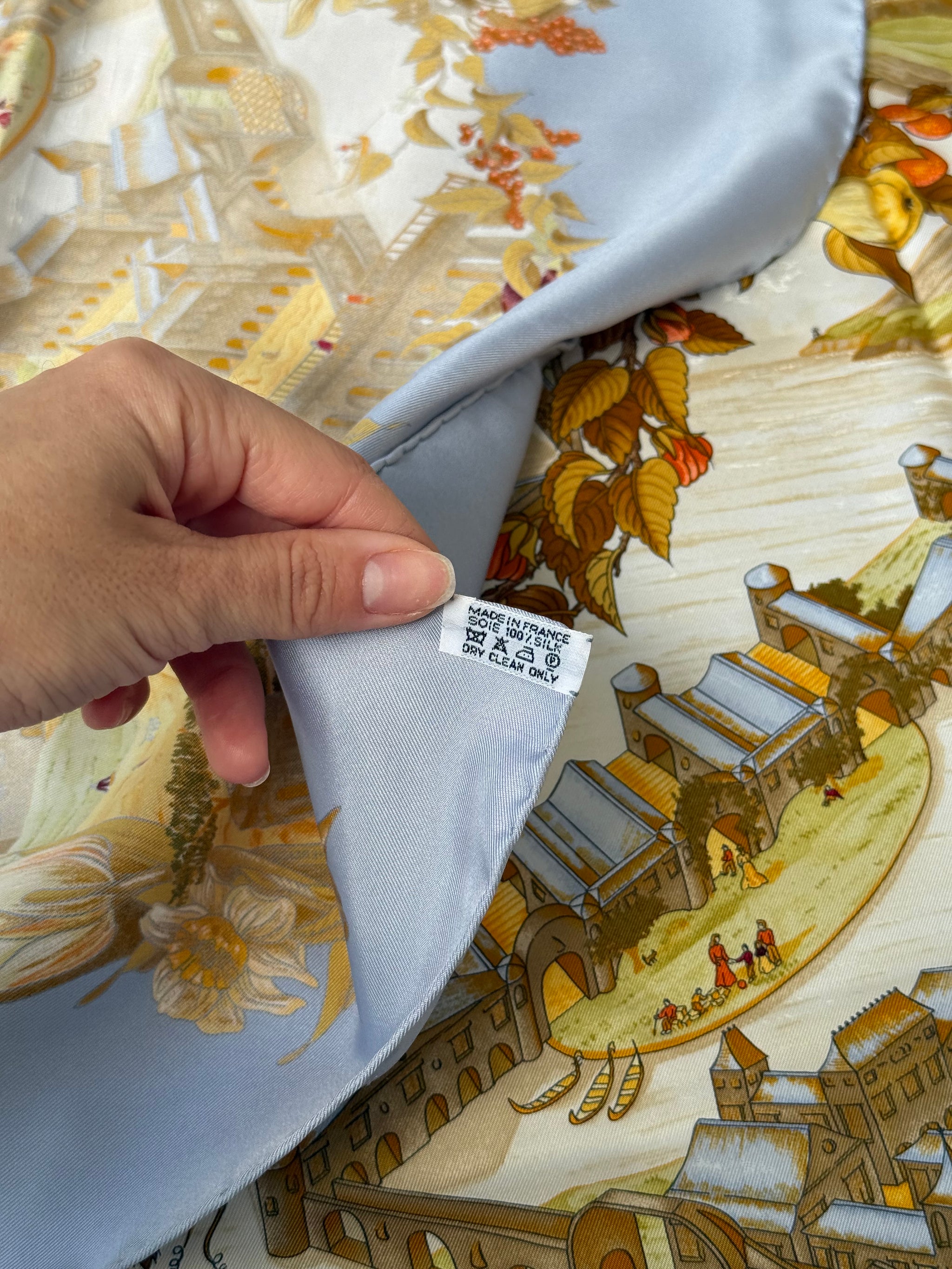 Foulard Hermès – Modèle Au pays de Cocagne