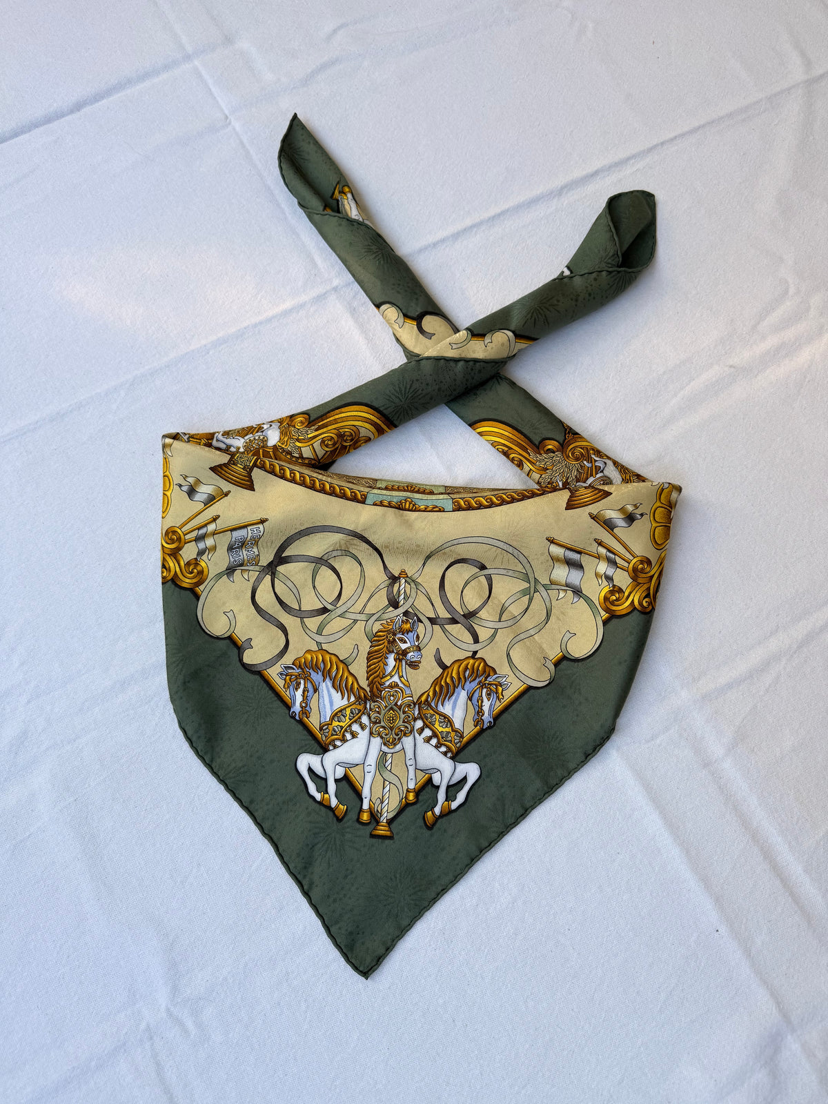 Foulard Hermès – Modèle Luna Park